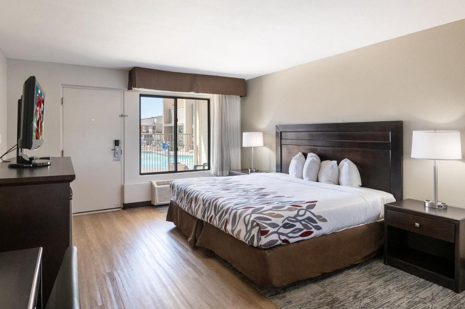 Superior Queen Room Roll Shower Disability Access or Smok