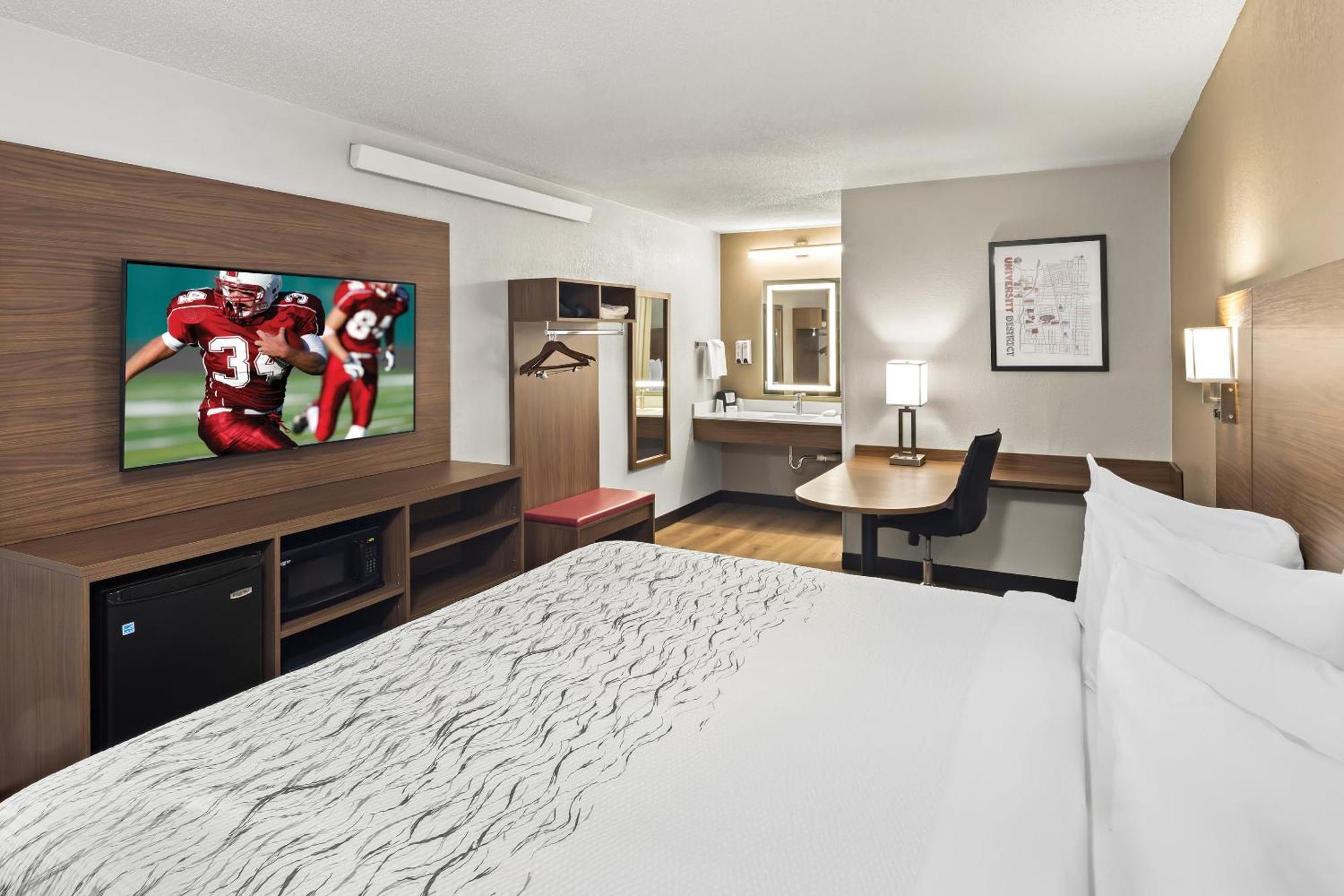 Premium King Room Disability Access Smoke Upgraded Bedding & Snack