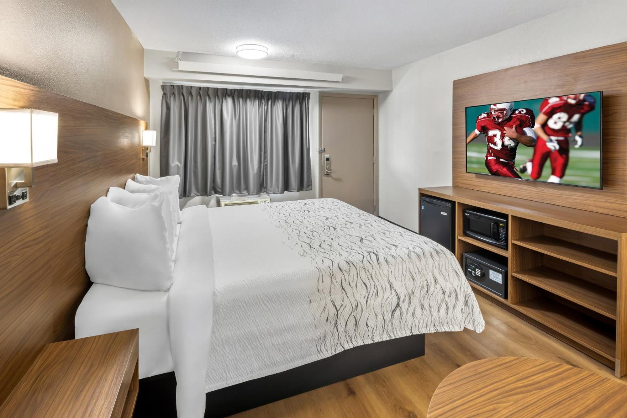 Premium King Room Disability Access Smoke Upgraded Bedding & Snack
