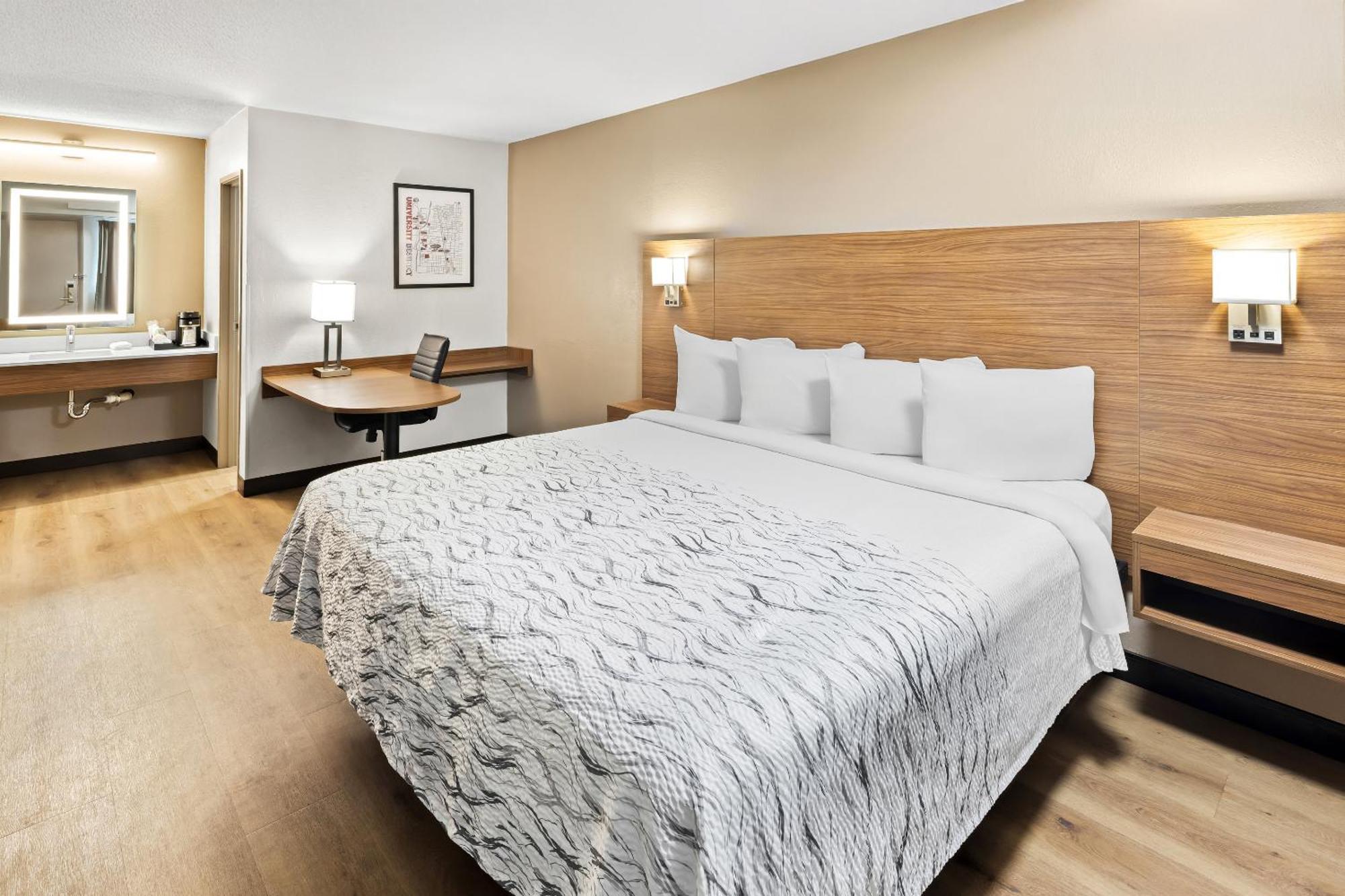 Premium King Room Disability Access Smoke Upgraded Bedding & Snack