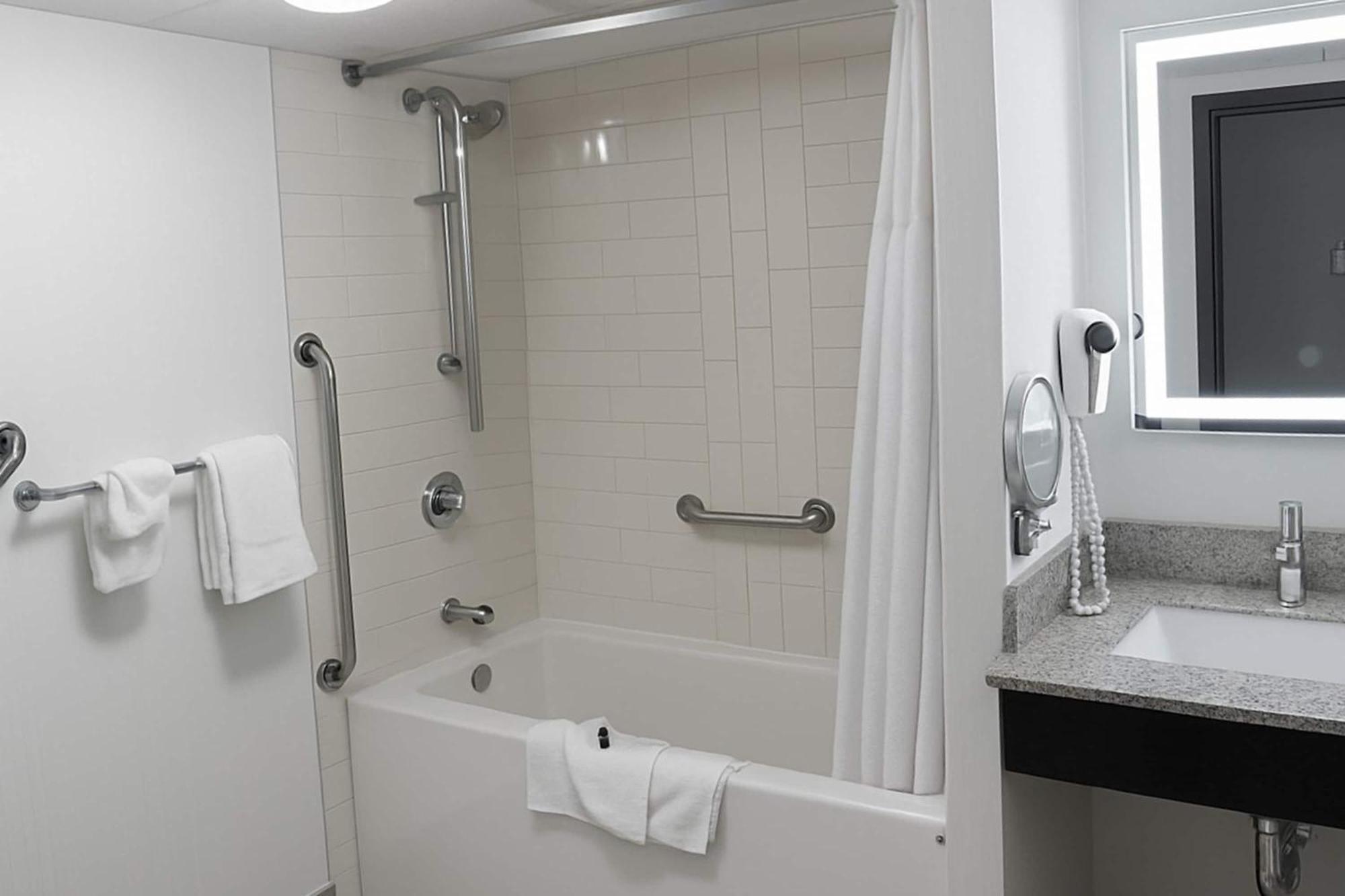 Deluxe Queen Room Mobility Accessible Bathtub Grab Bars