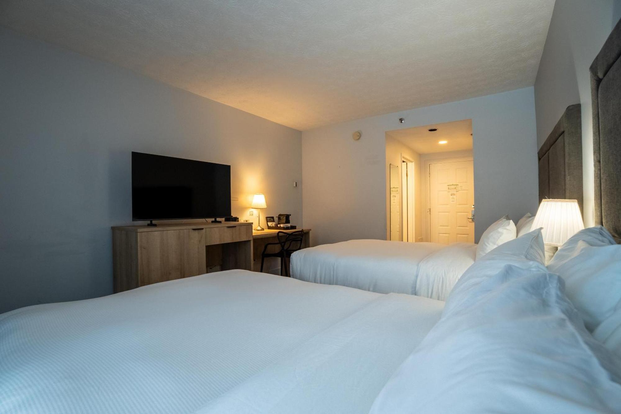Double Room Two Double Beds Patio First Floor or Non-Smoking