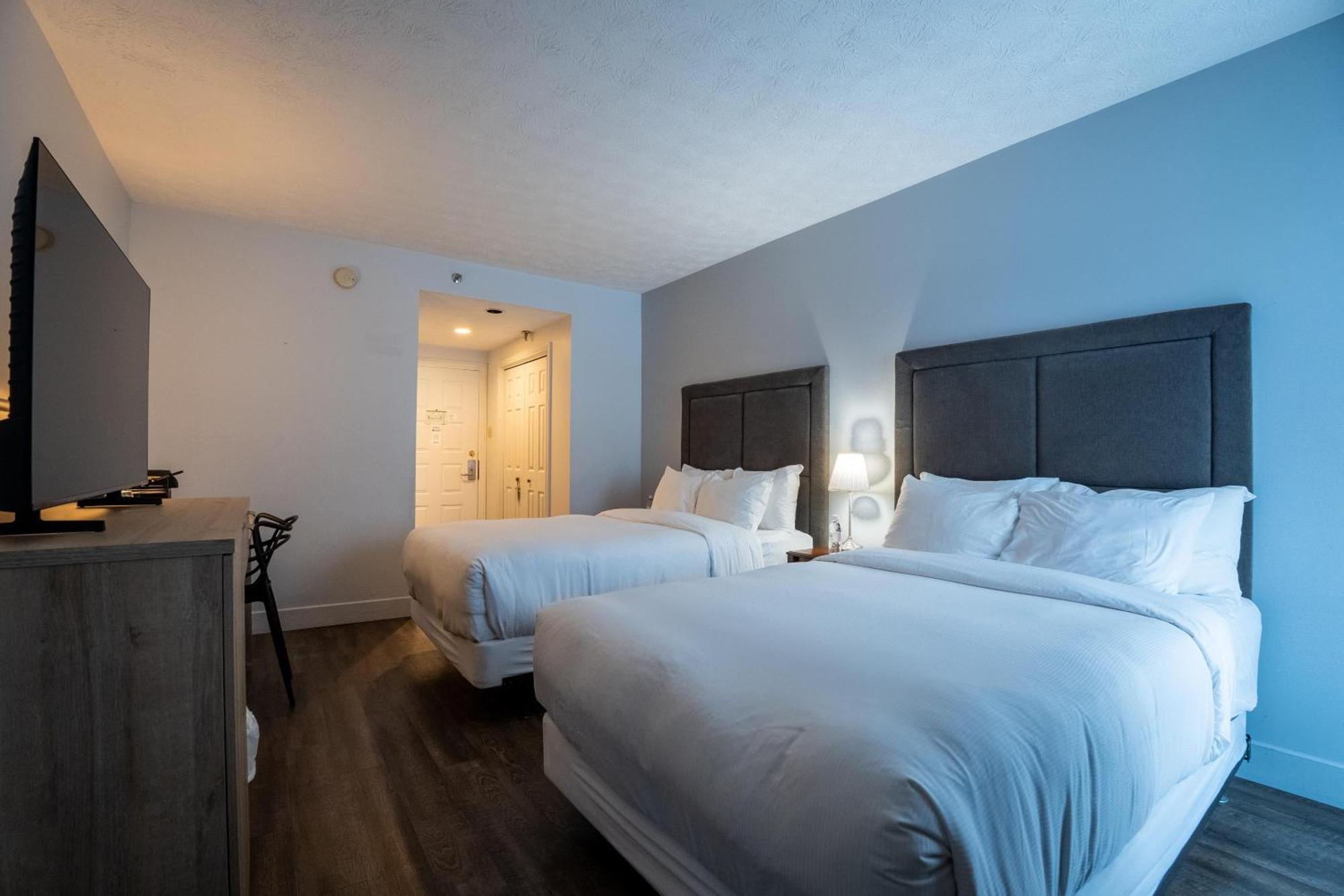Double Room Two Double Beds Patio First Floor or Non-Smoking