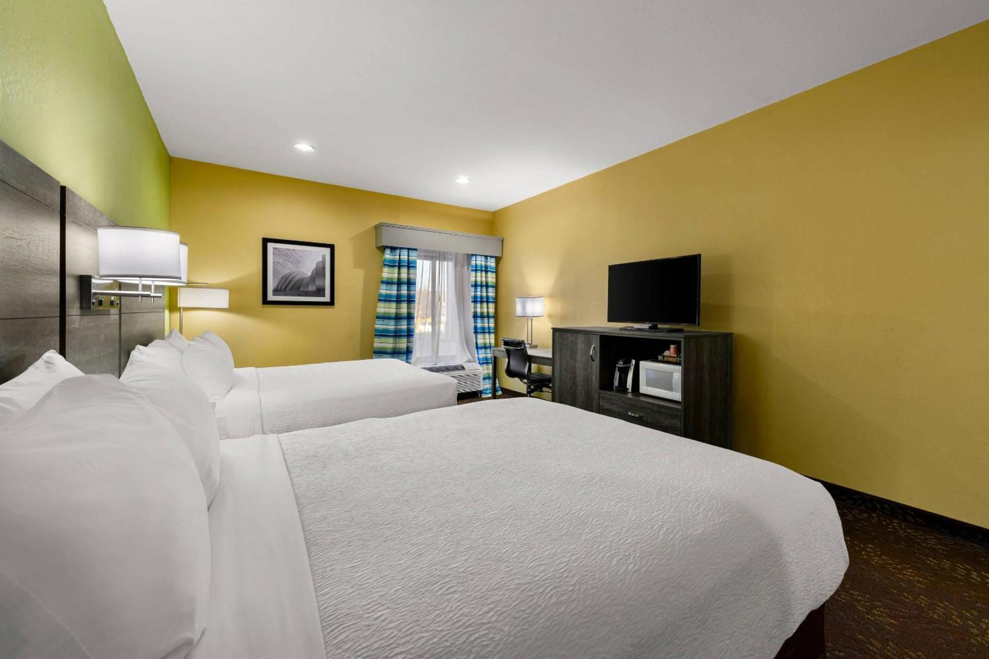 Quadruple Room Two Queen Beds Disability Access or Non Smoking