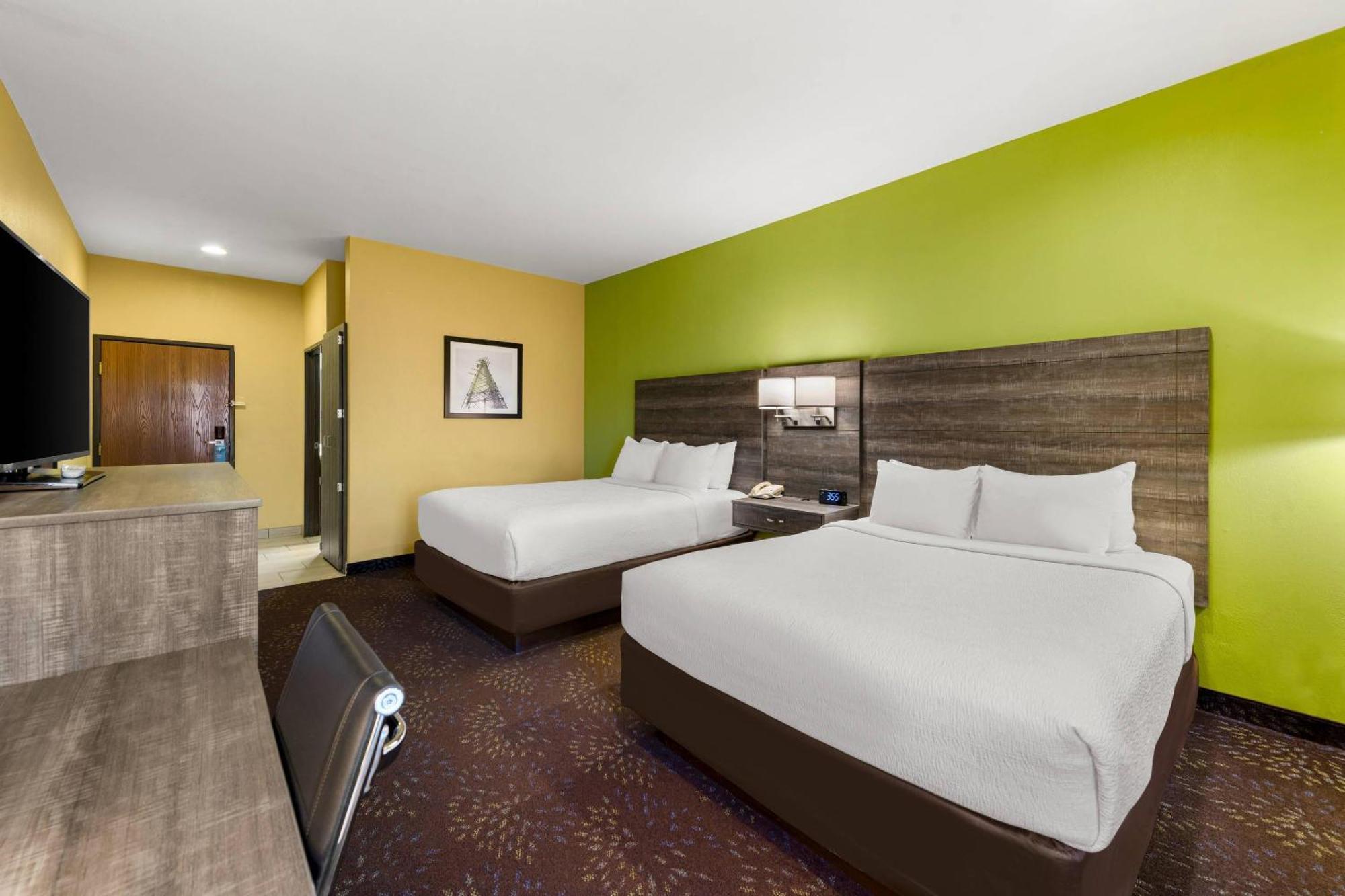 Quadruple Room Two Queen Beds Disability Access or Non Smoking