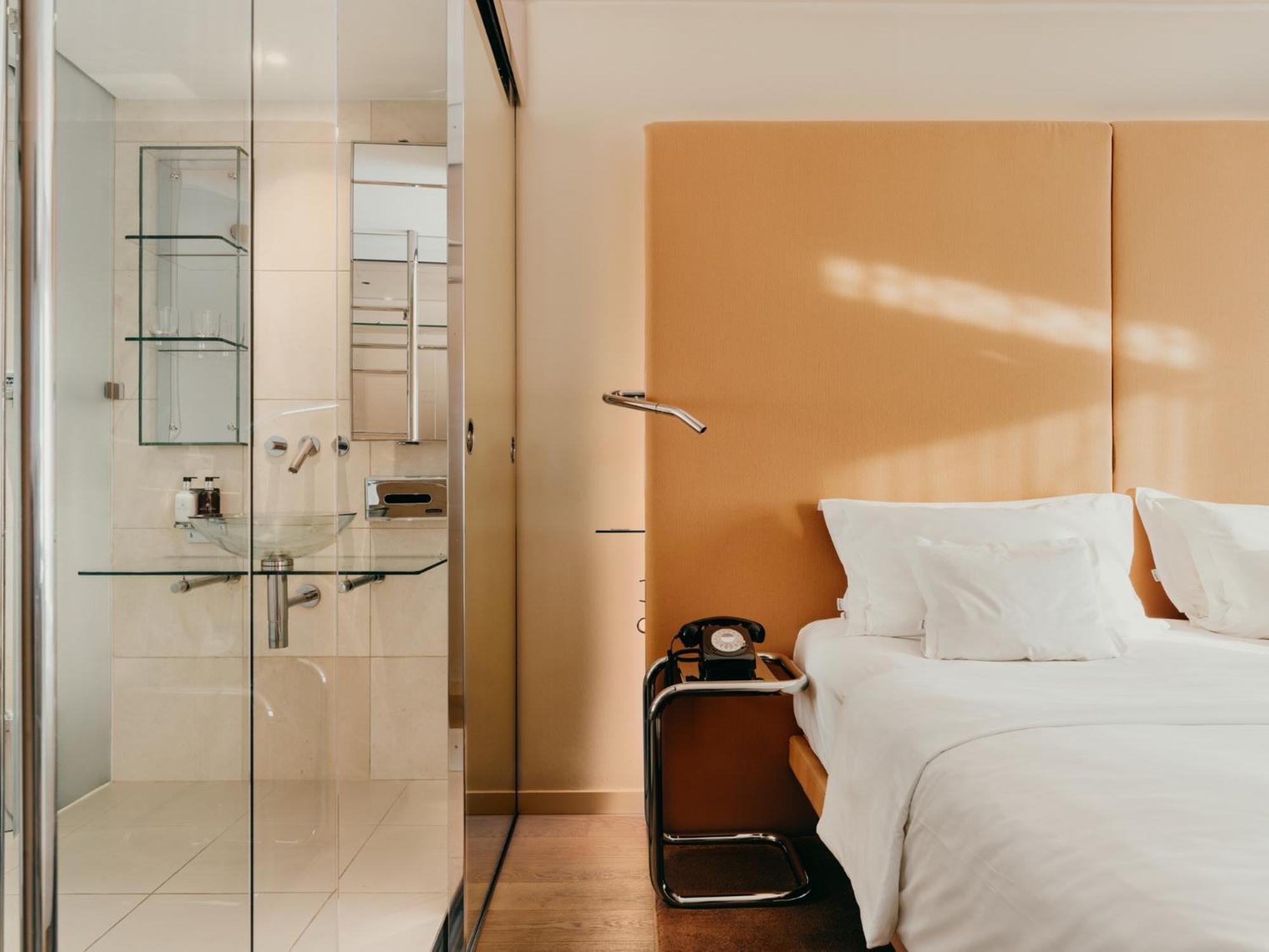 Signature Double Room Shower