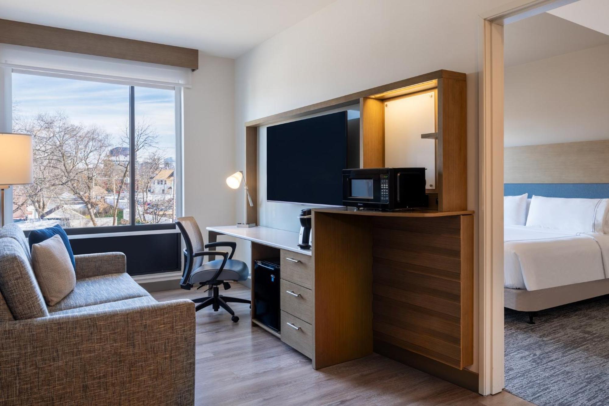 King Suite Hearing Accessible or Non-Smoking