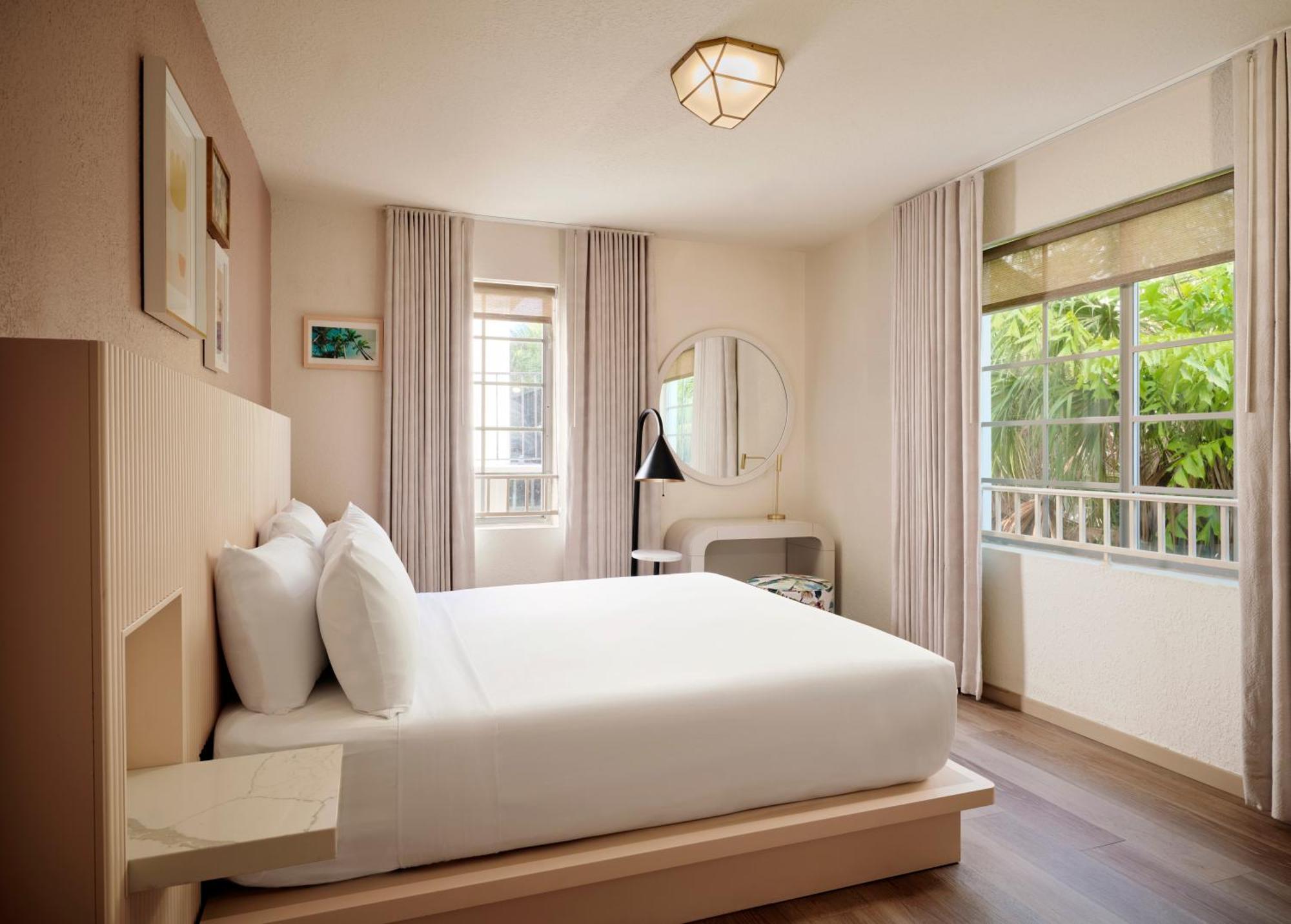 Waterview King Room Pool View