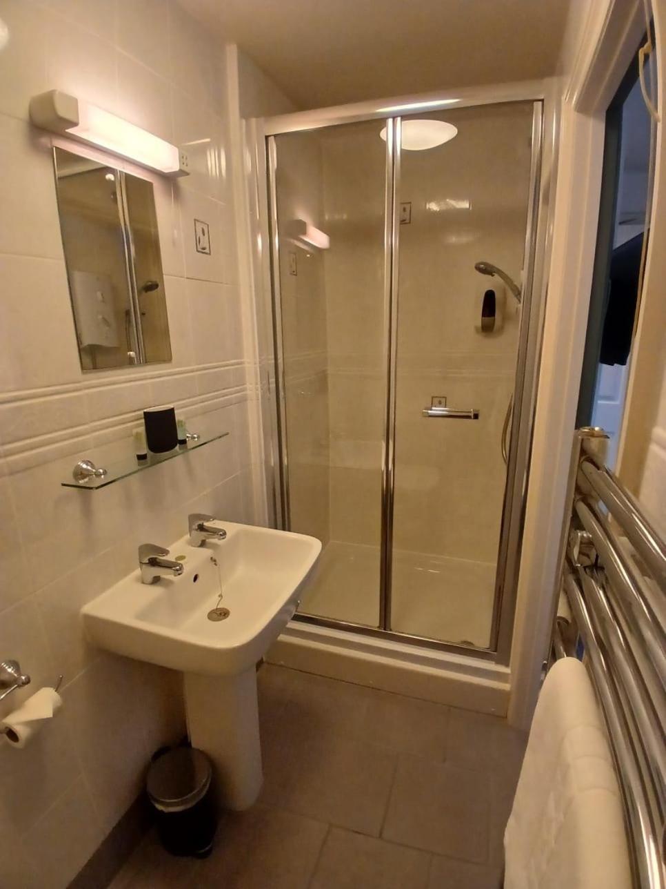 Twin Room Shower