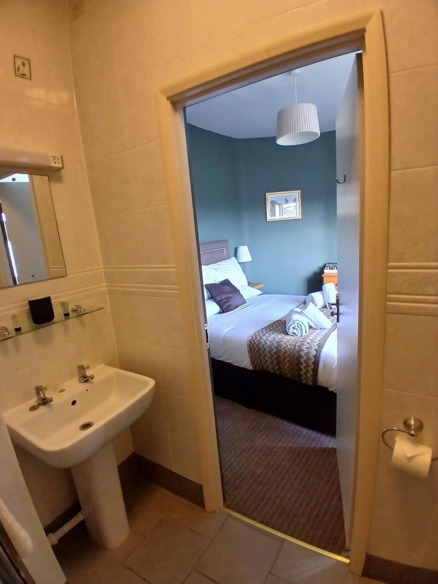 Double Room Private Bathroom
