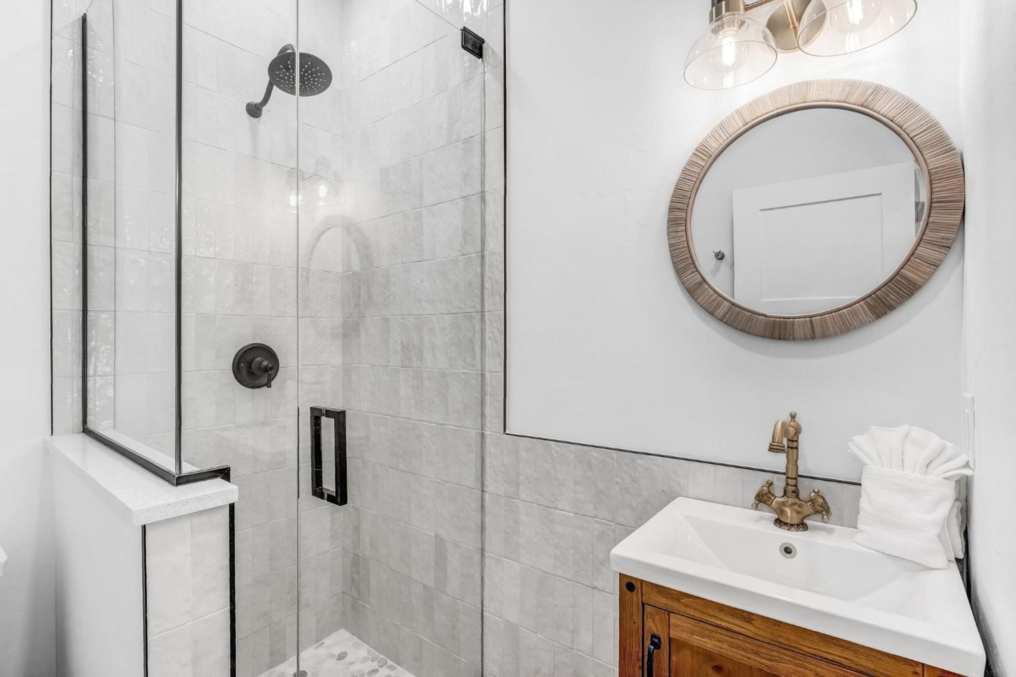 Deluxe Queen Suite