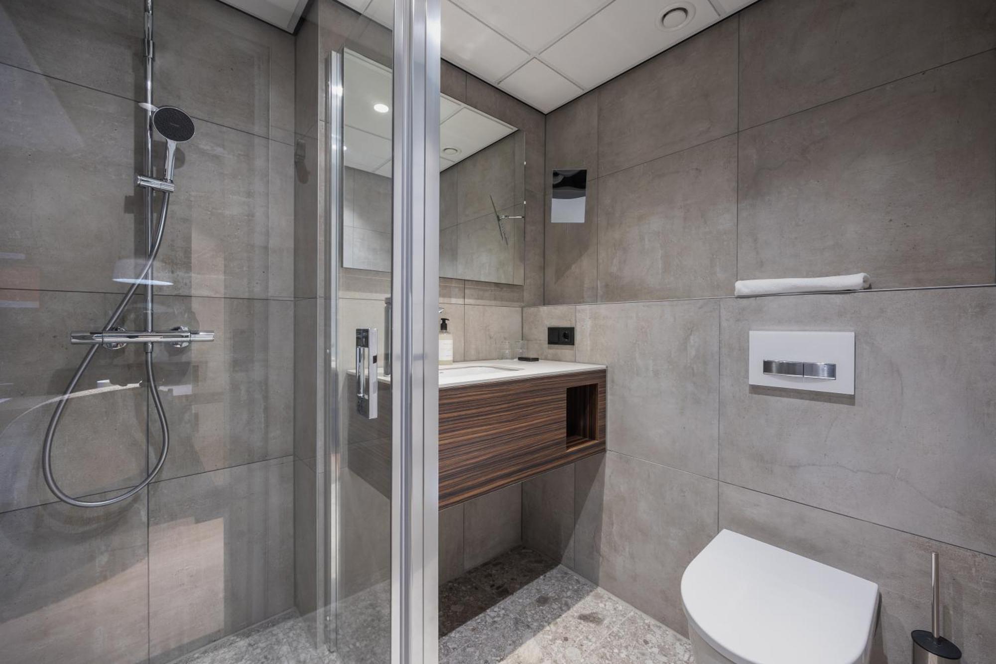 Triple Room,1756394654:JPEG