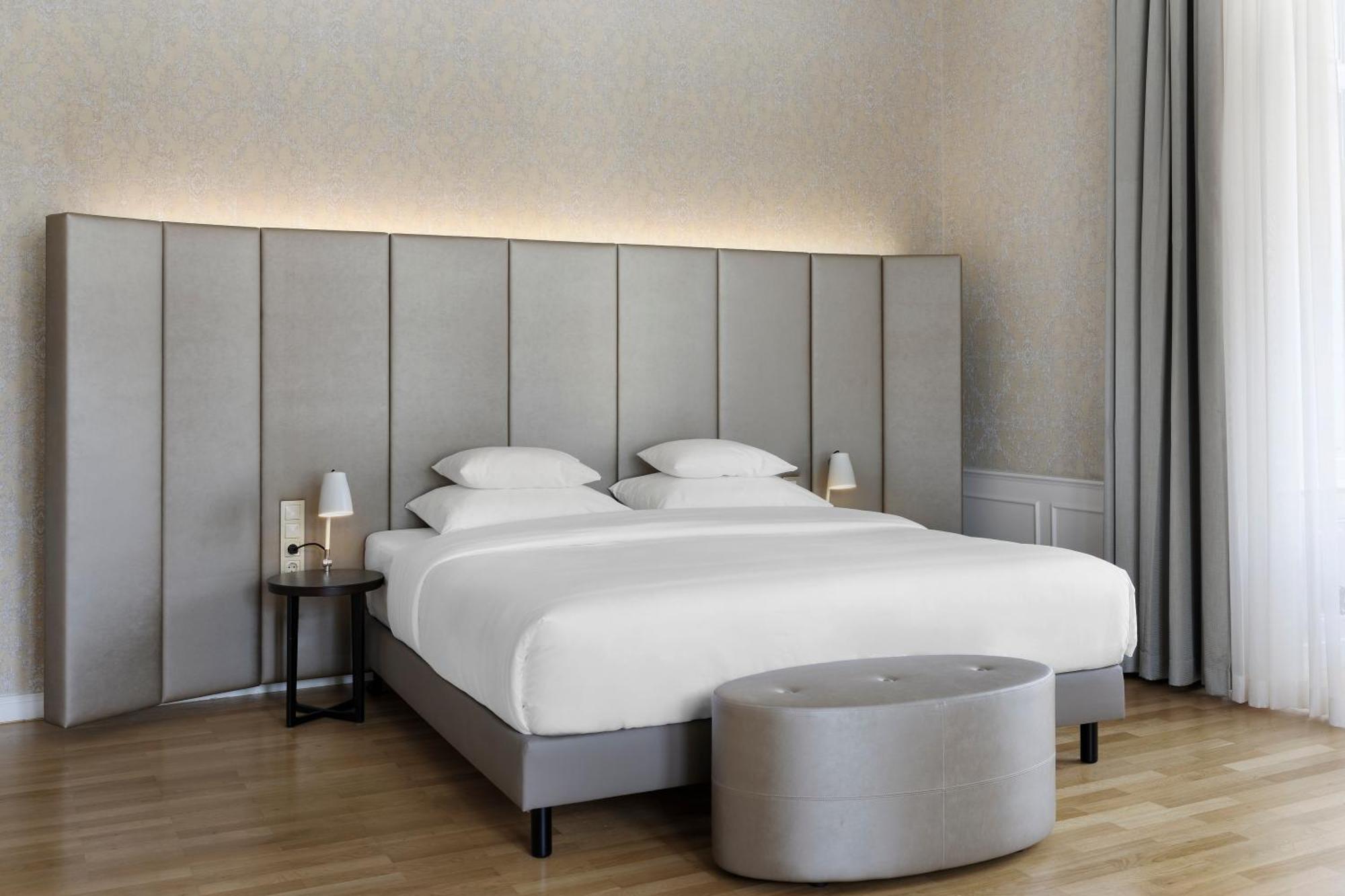 Viennese Charm Junior Suite king-size Bed Sofa Bed,1756398239:JPEG