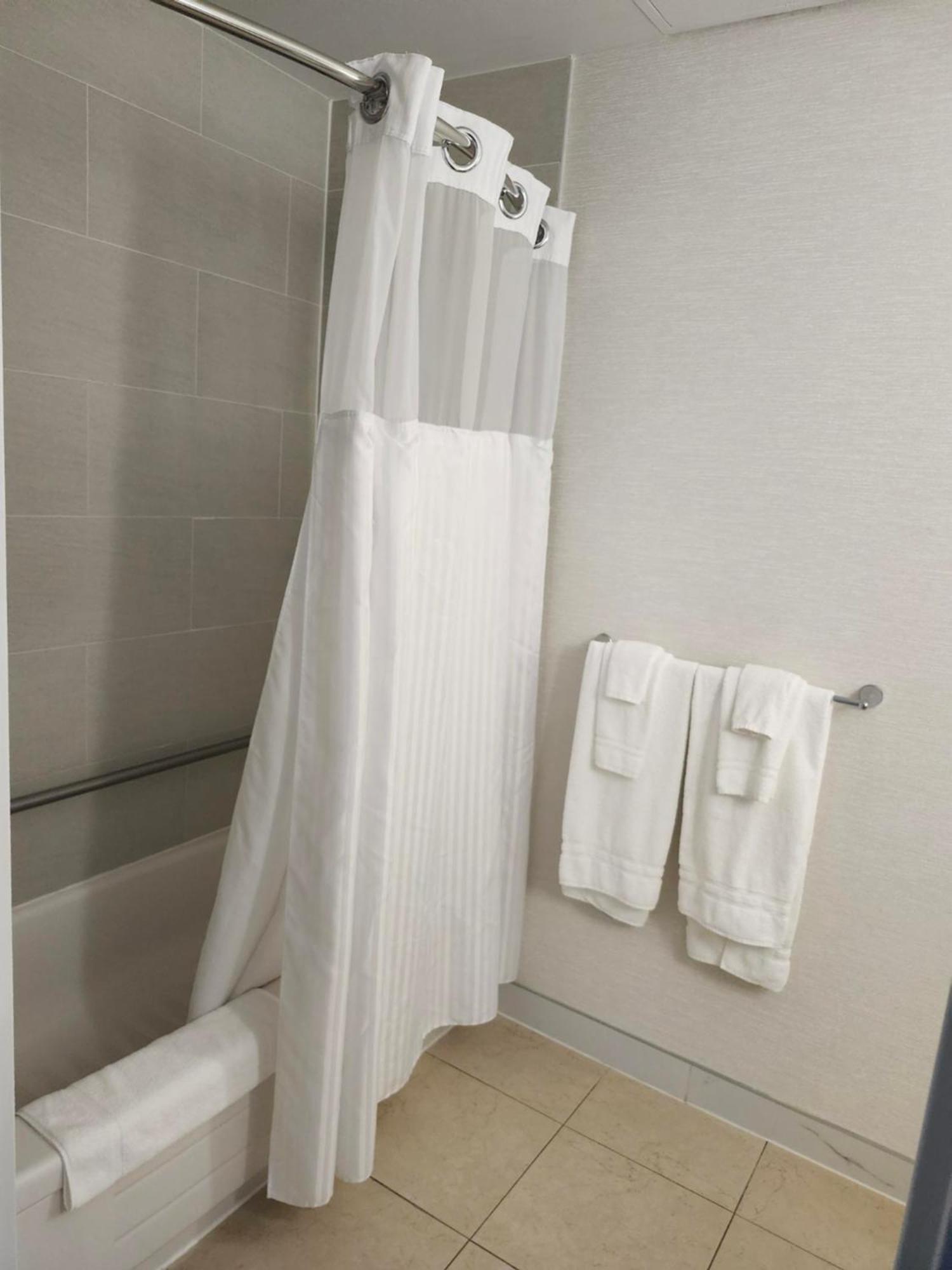 Queen Room - Disability Access