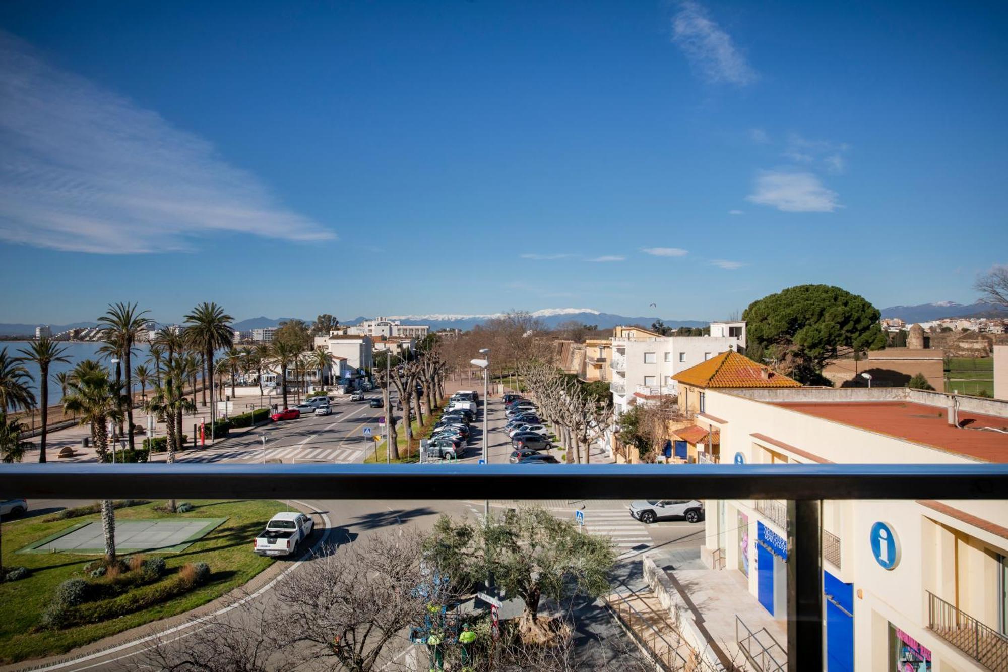 Double or Twin Room Partial Sea View
