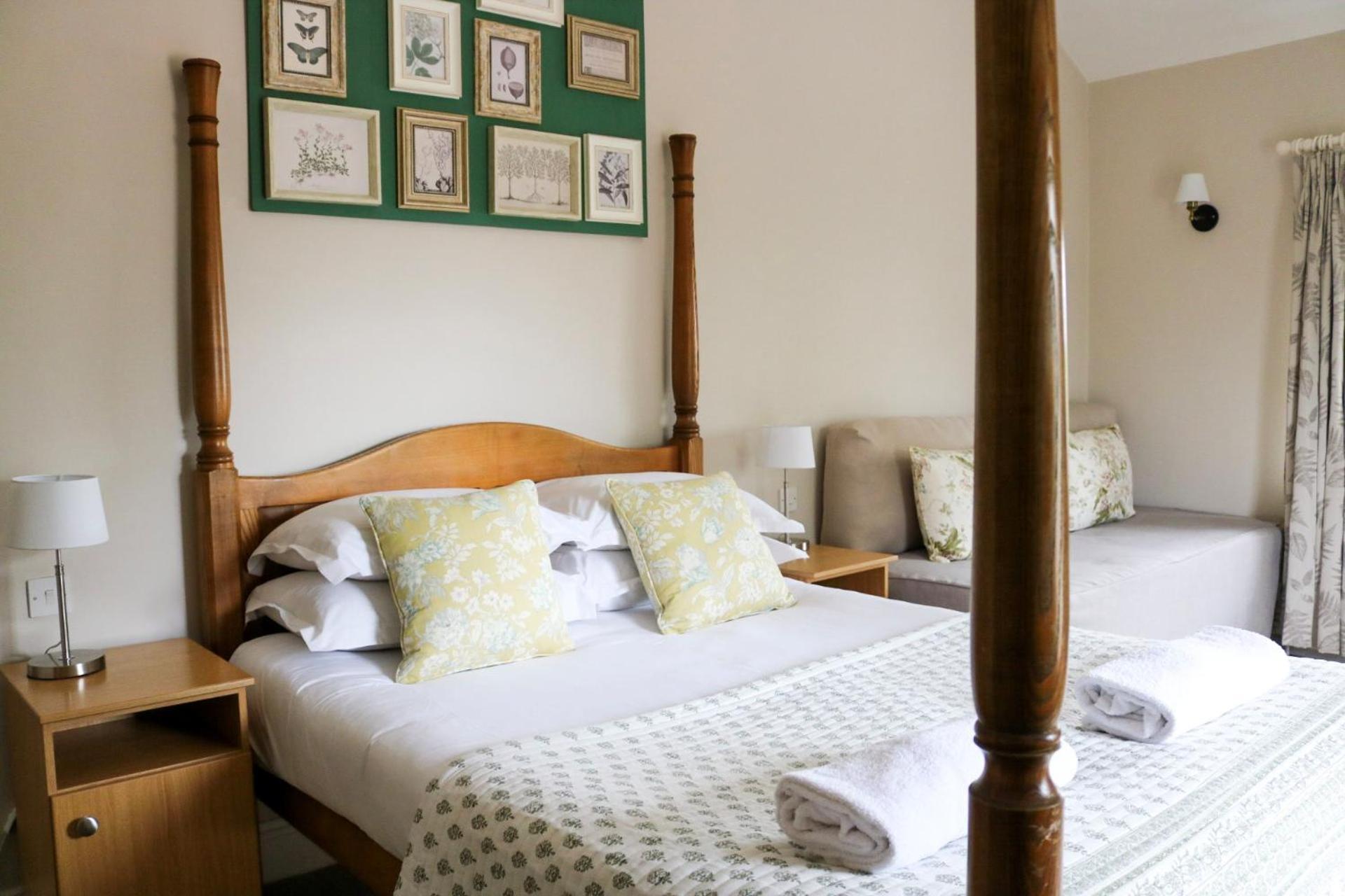 Comfy Deluxe Four Poster
