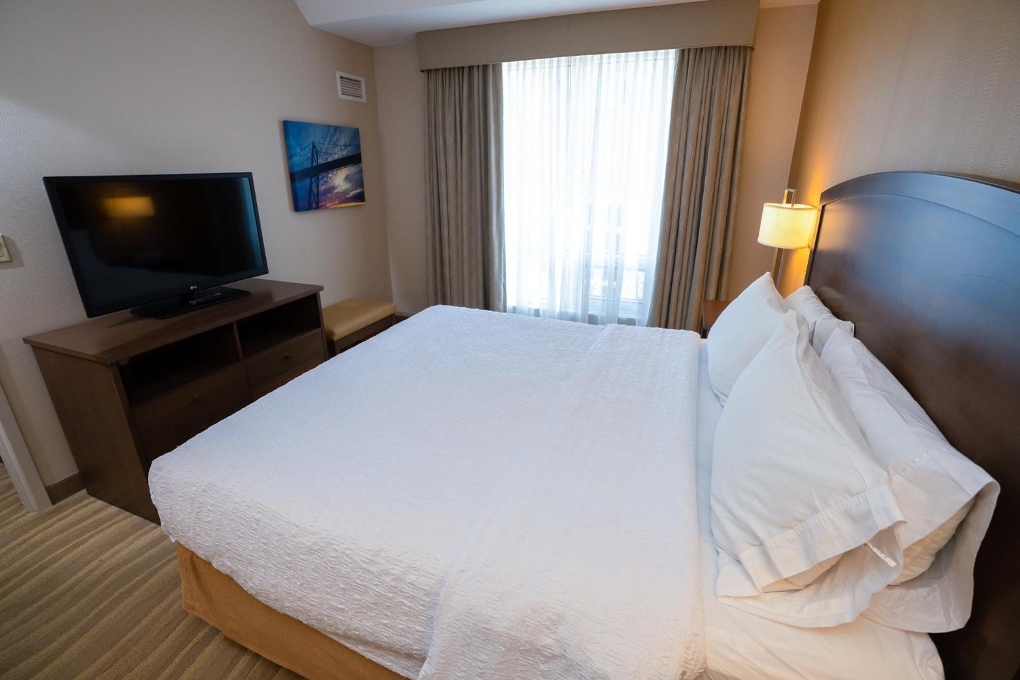 Premium King Studio Suite Non-Smoking