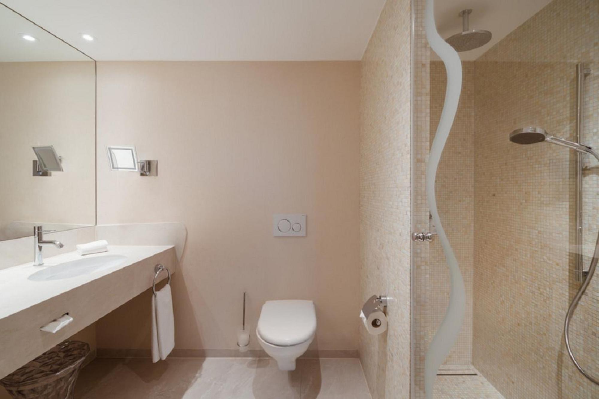 Small Standard Double Room Mountain View