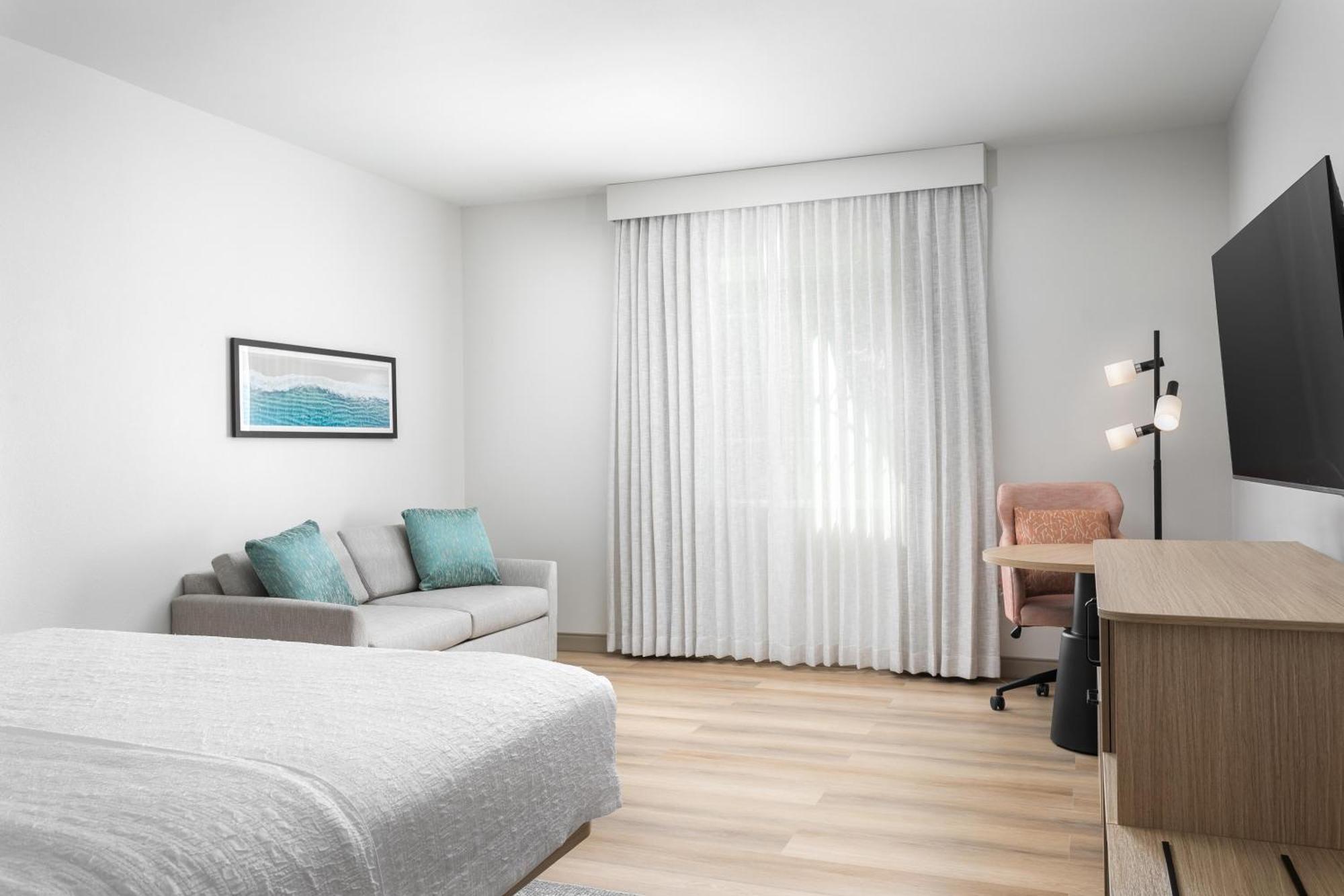 King Room with Sofa Bed - Non-Smoking