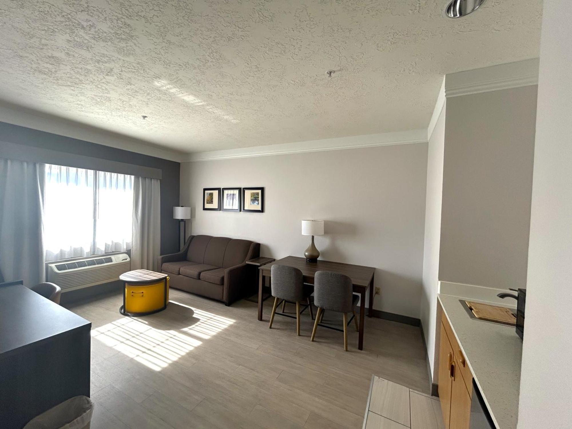 Superior King Suite - Non Smoking