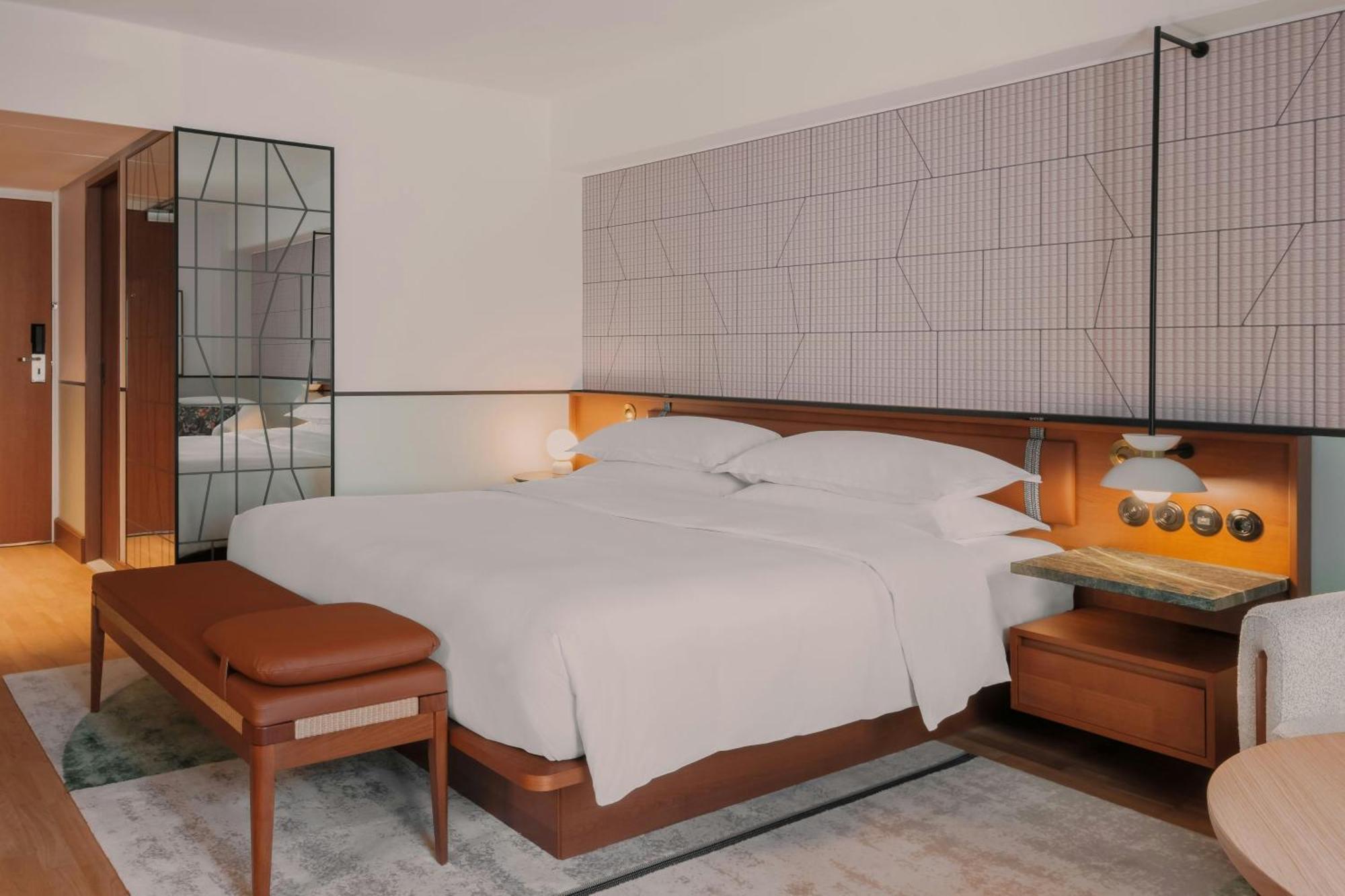 Club Room 1 King Bed with Club Lounge Access