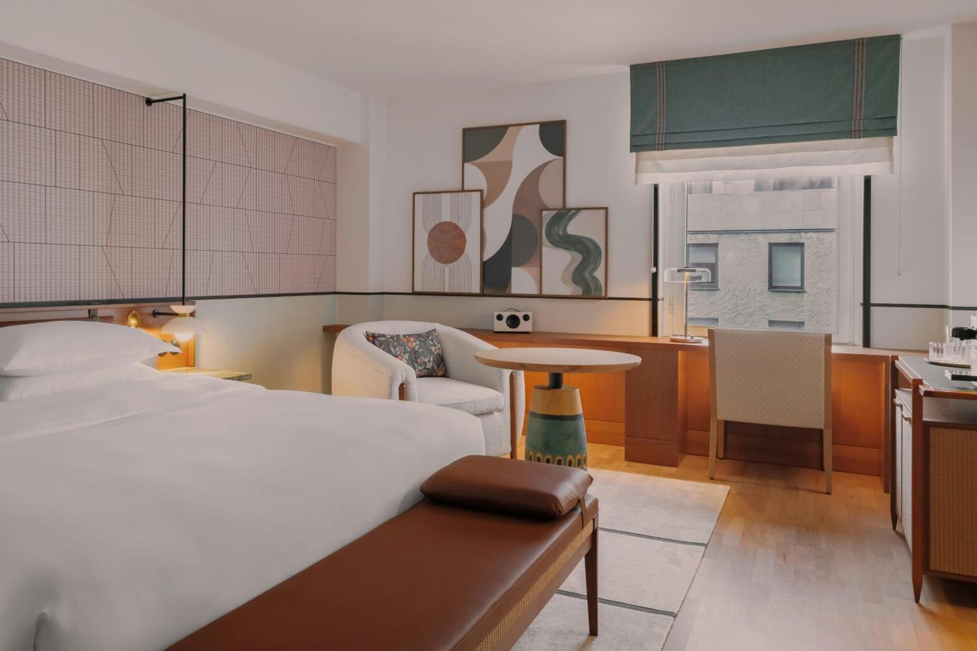 Classic Room 1 King Bed