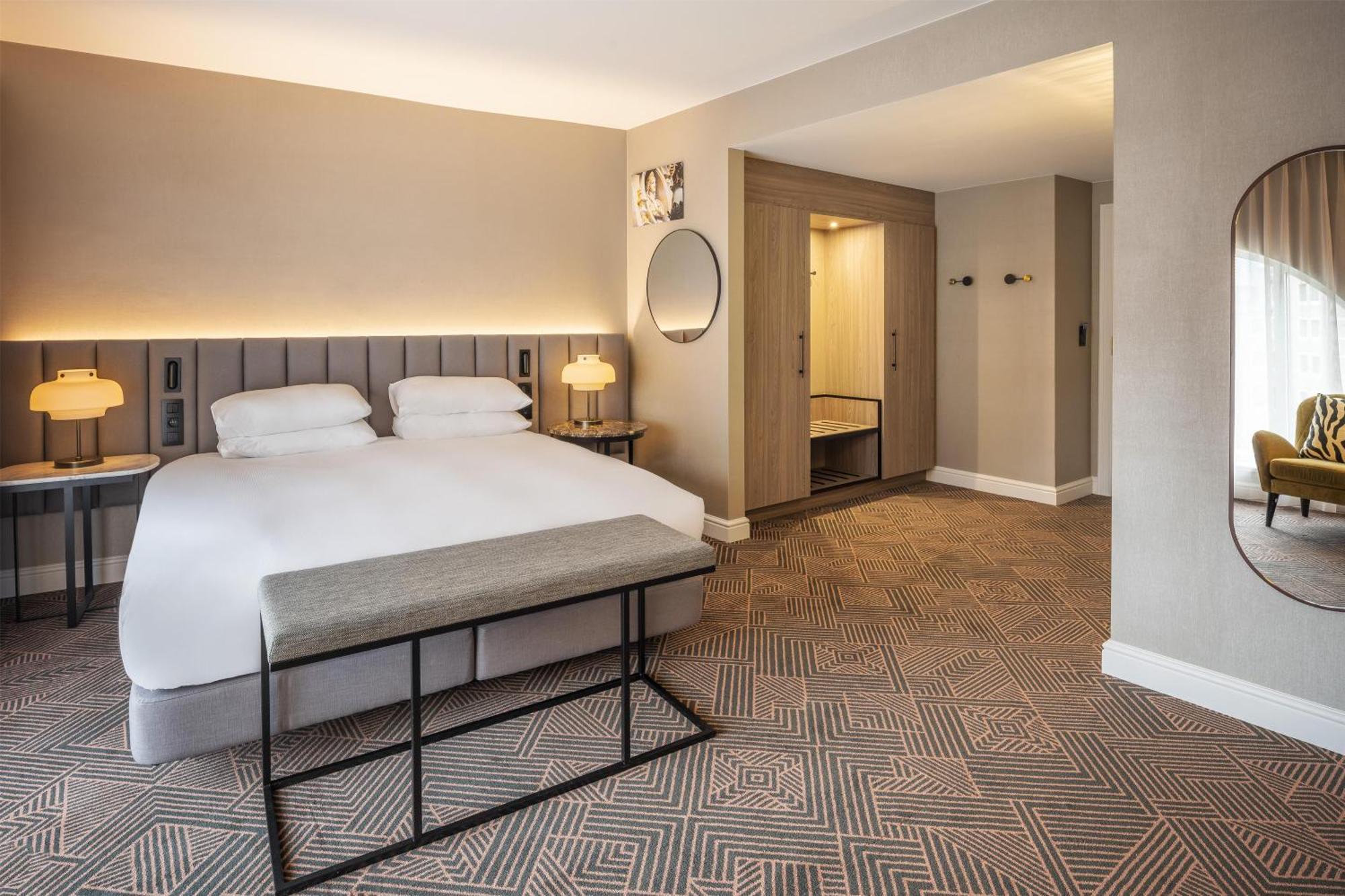 Executive King Room Lounge Access