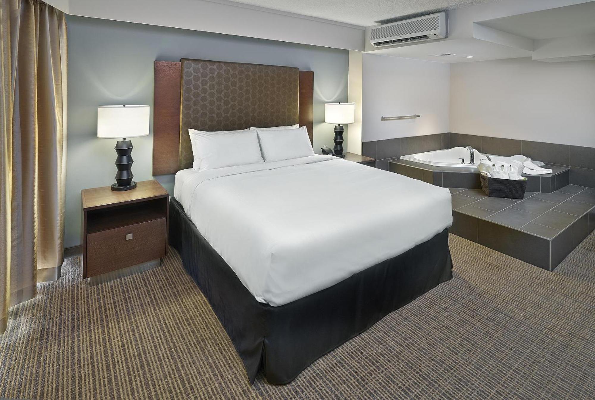 King Suite Whirlpool Non-Smoking