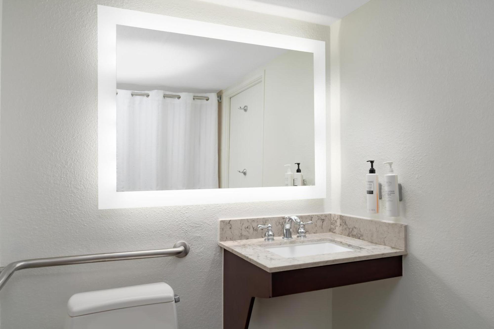King Room Roll Shower Mobility Hearing Access or Non-Smoking