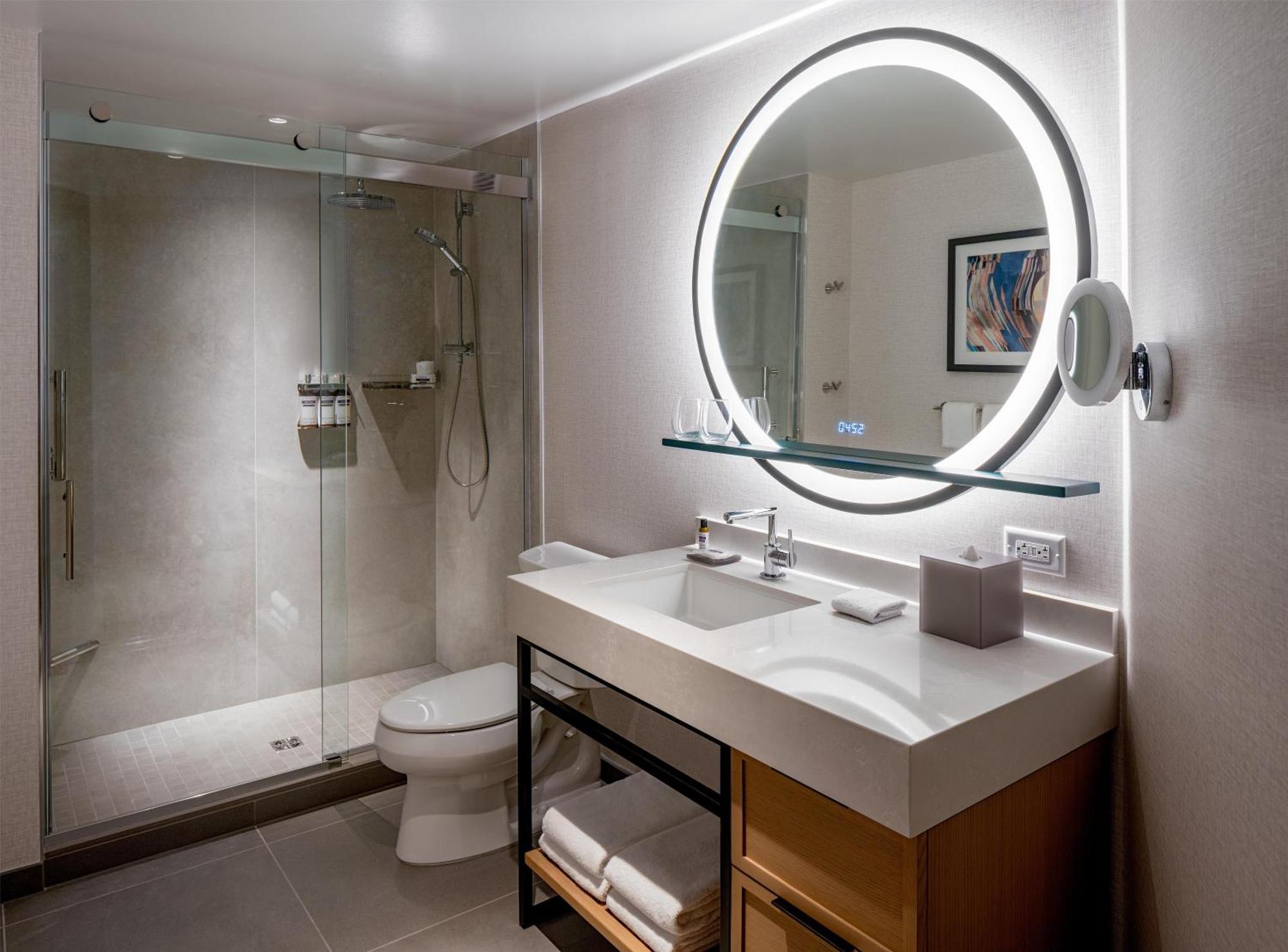 Habitación con ducha adaptada para personas con discapacidad - 2 camas grandes