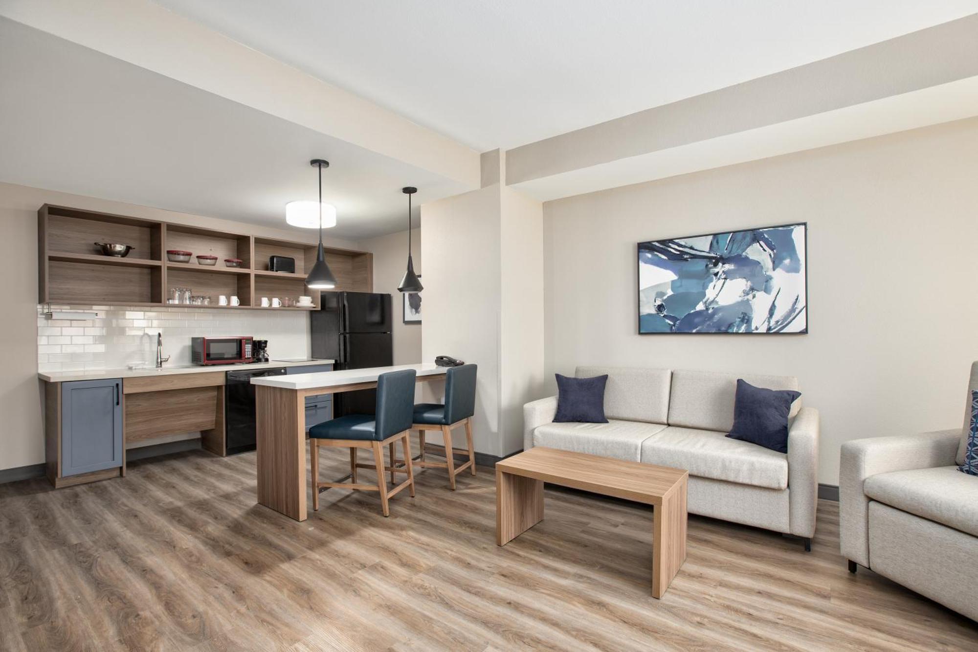 One-Bedroom Suite with Roll In Shower - Communications Accessible