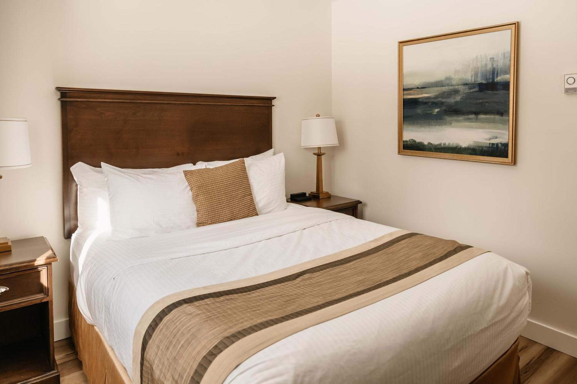 Deluxe Queen Room with Two Queen Beds