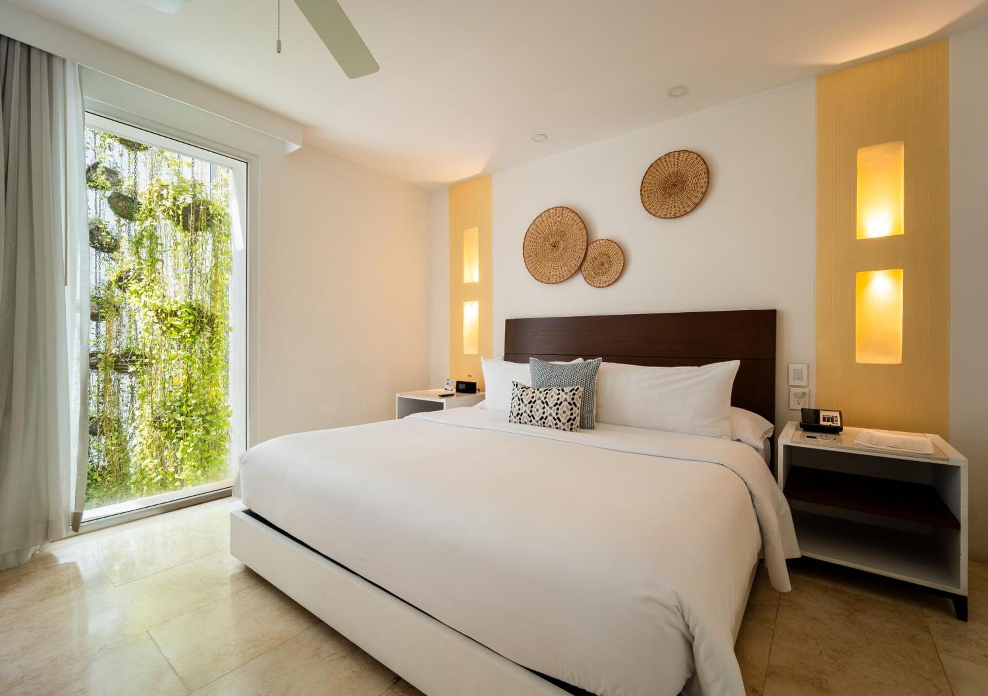 Habitación Doble con balcón, vistas al jardín y cama grande