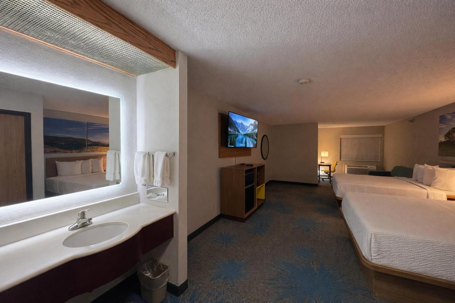 Studio Suite Two Queen Beds Non-Smoking