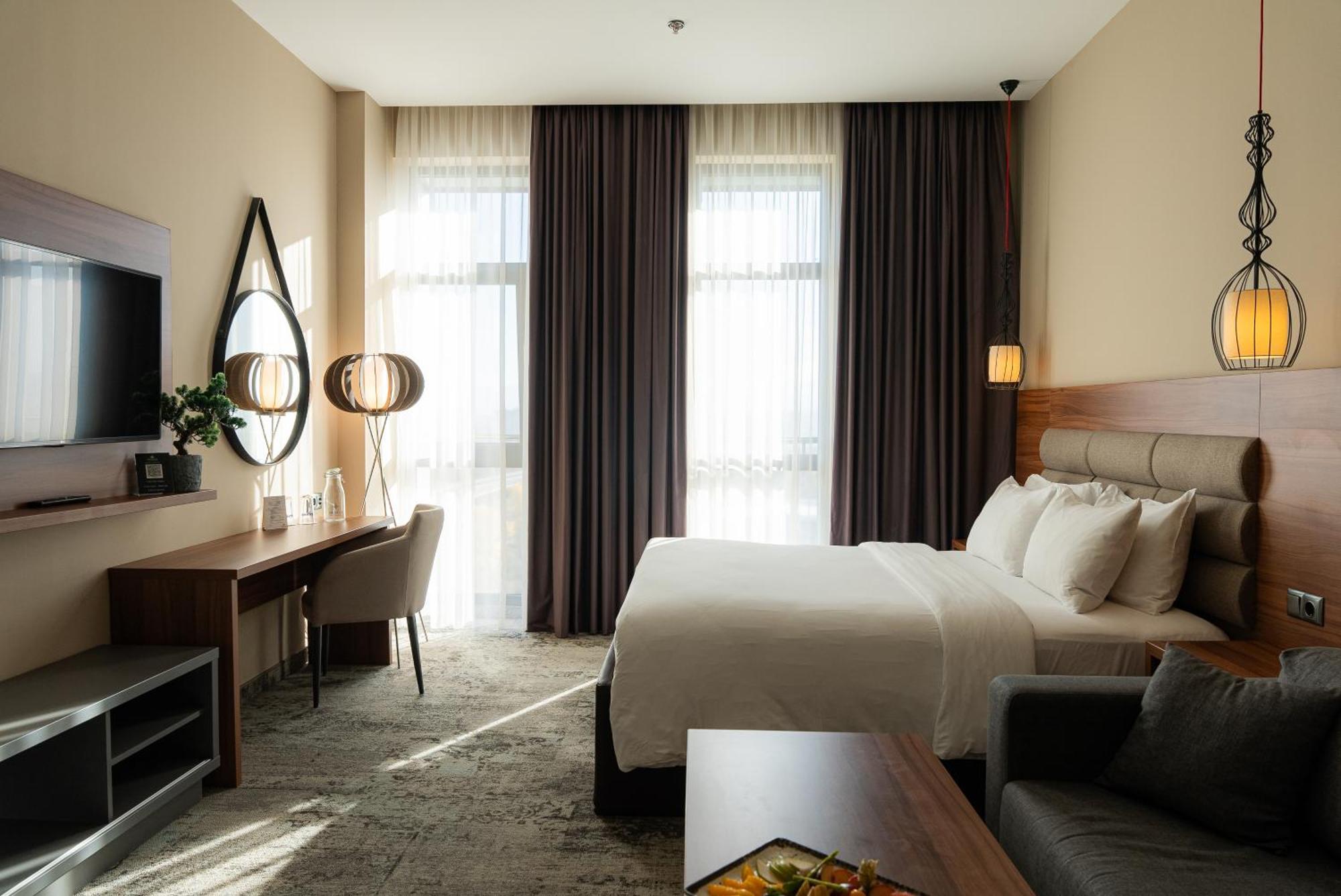 Deluxe Queen Room Complimentary Water WiFi Tea Coffee Equipment