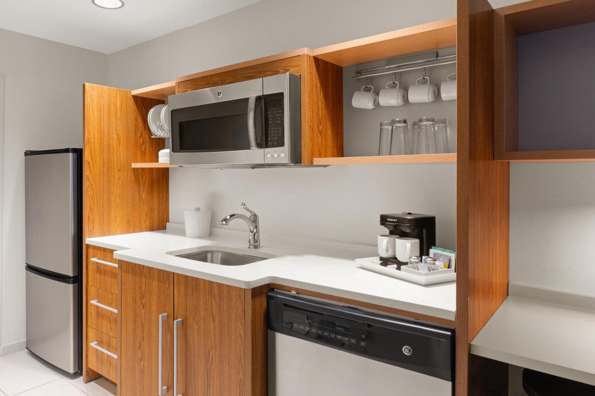 Studio Suite Two Queen Beds Hearing Access or Non-Smoking