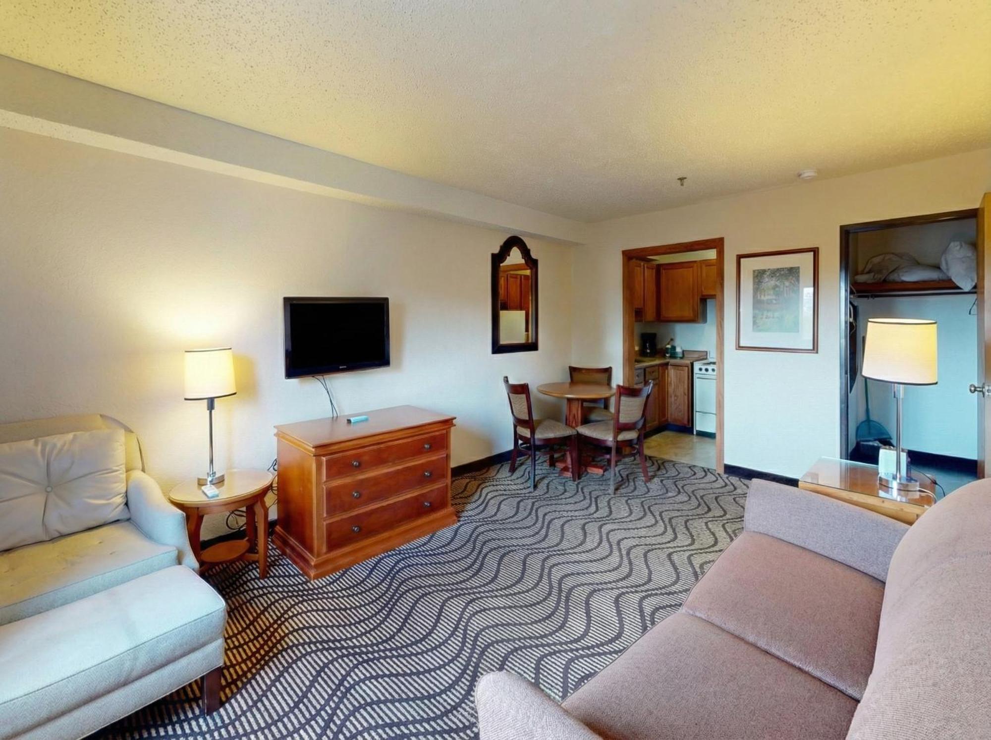 Deluxe Family Suite