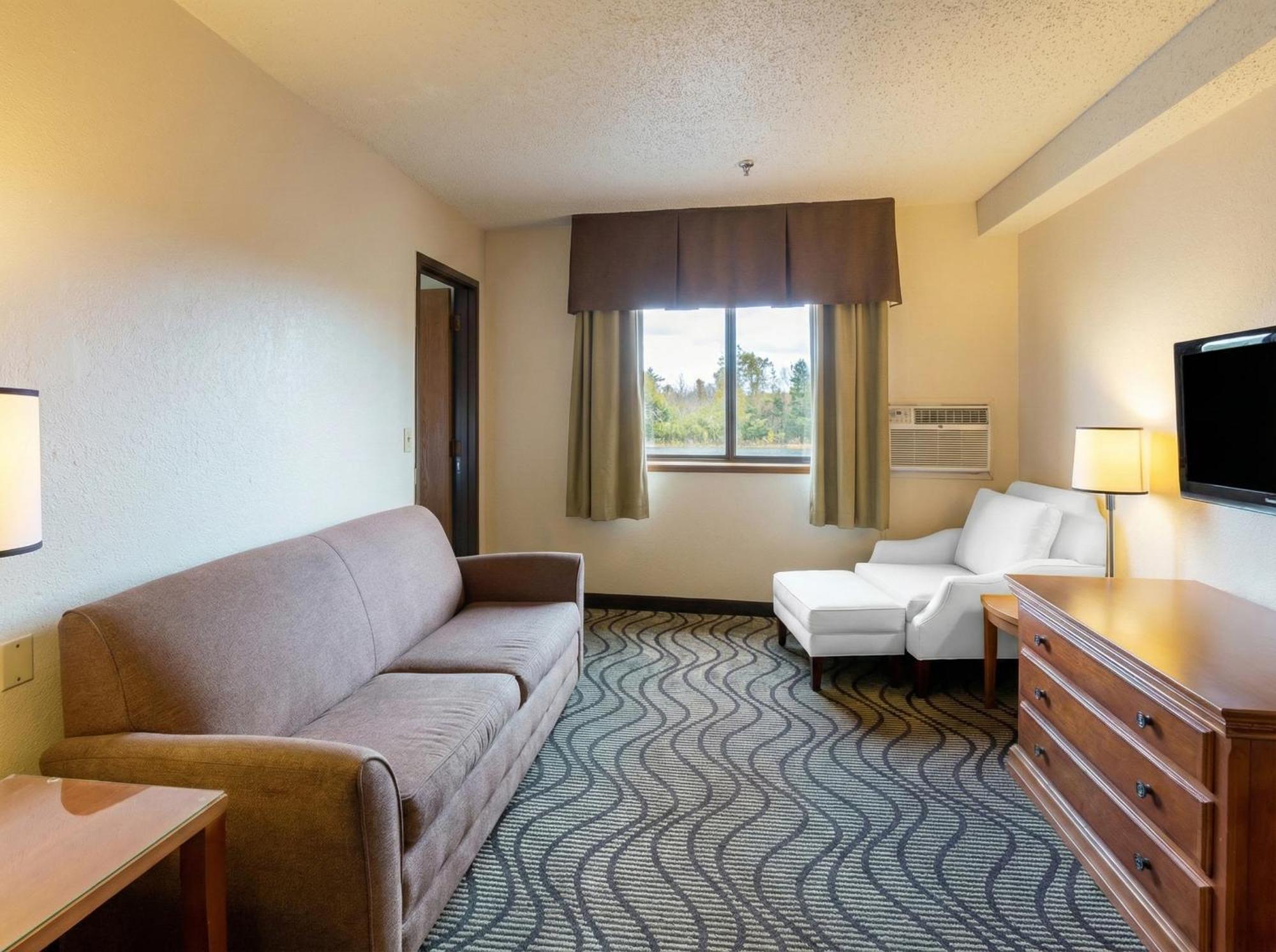 Deluxe Family Suite