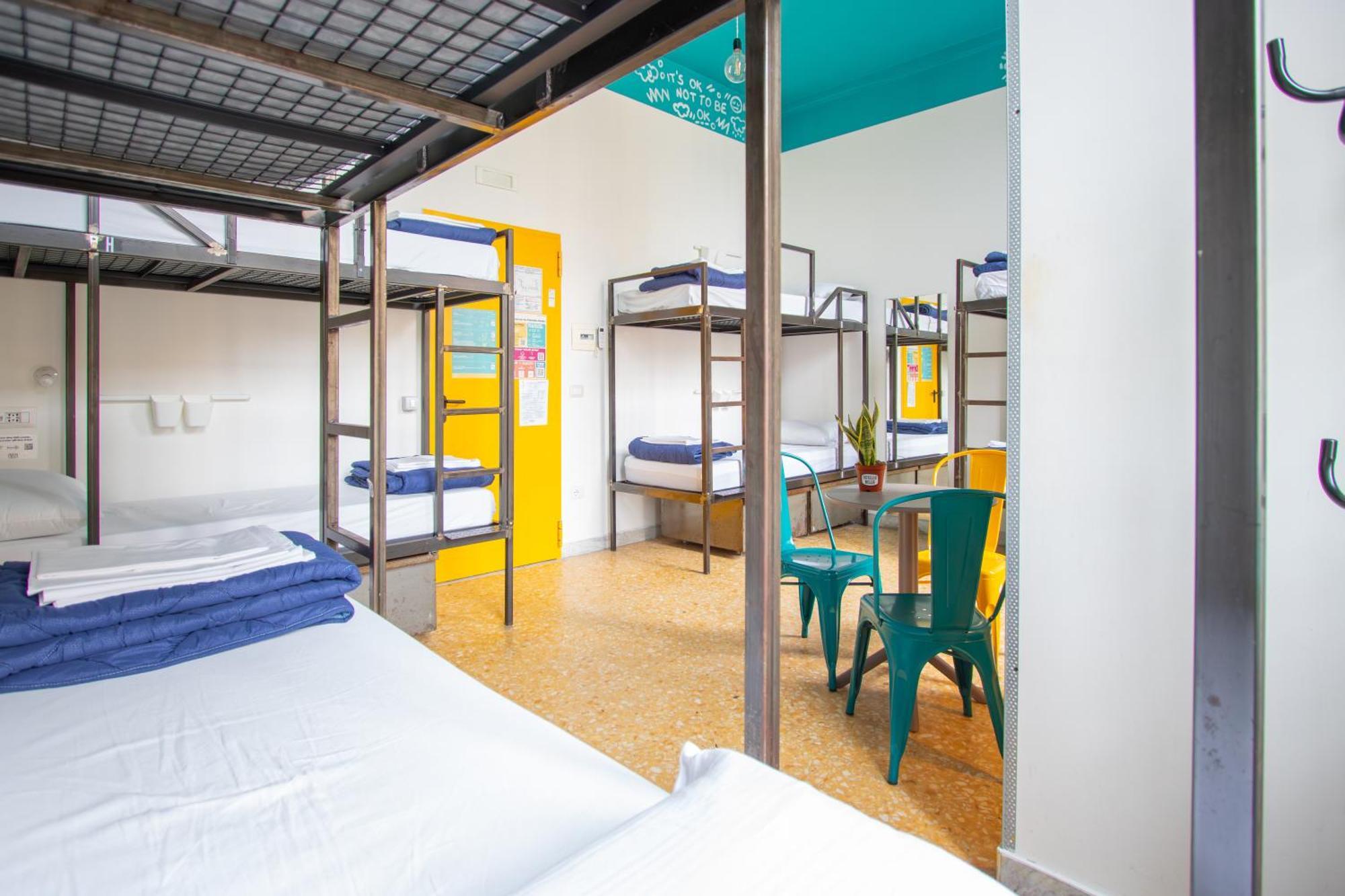 Bed 12-Bed Mixed Dormitory Room