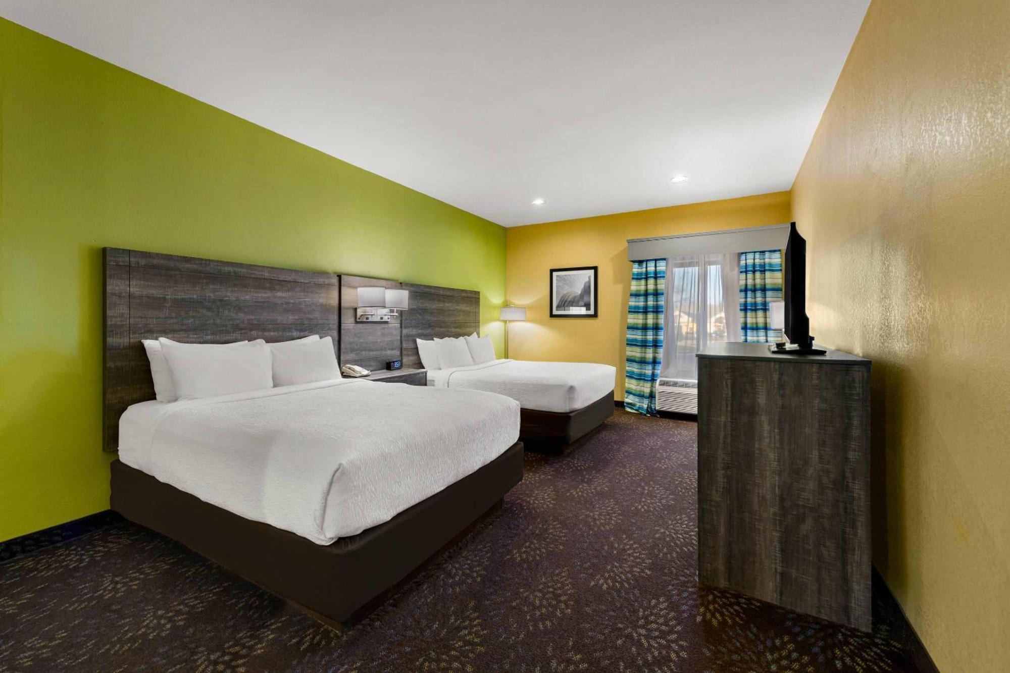 Quadruple Room Two Queen Beds Disability Access or Non Smoking