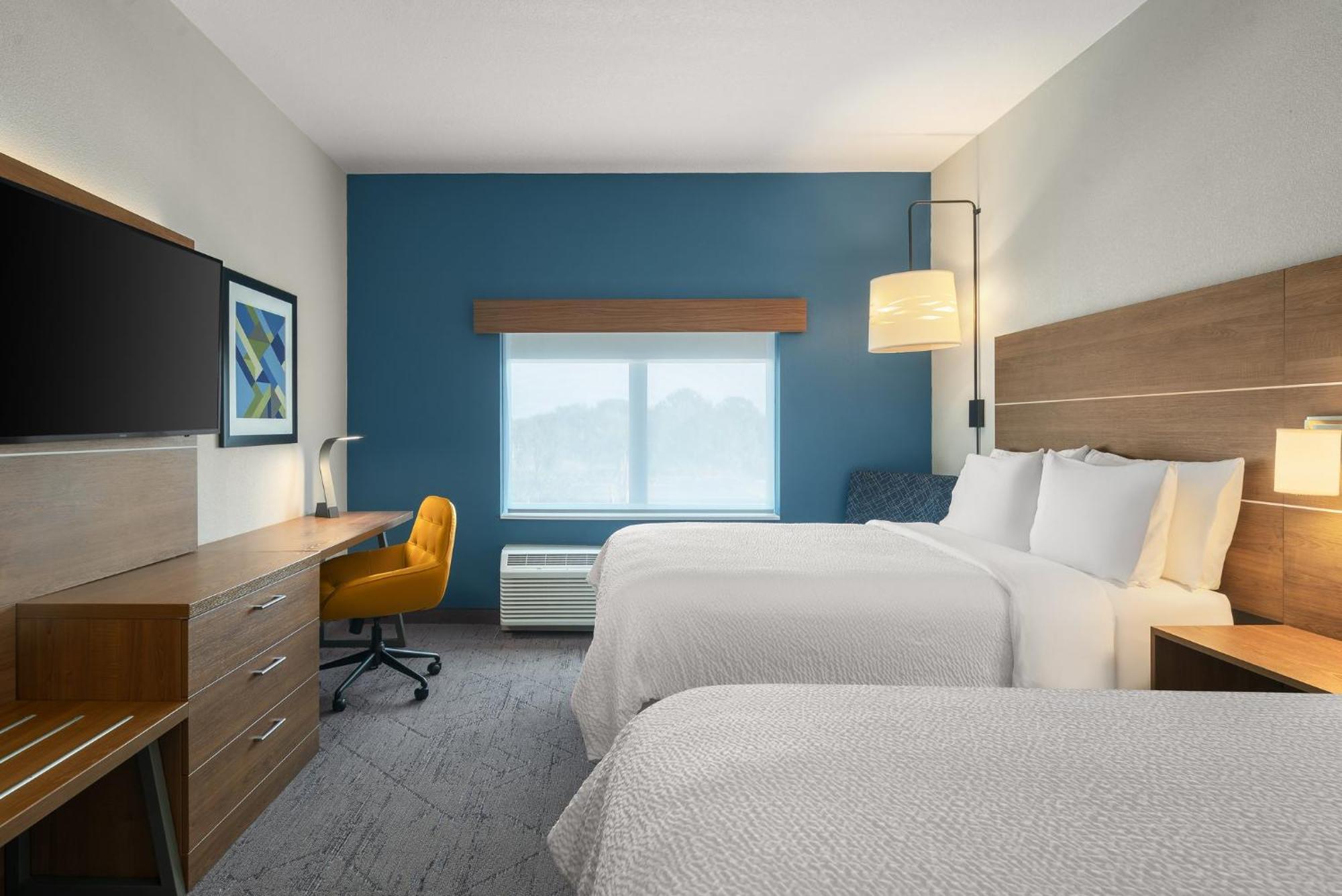 Standard Queen Room Two Queen Beds