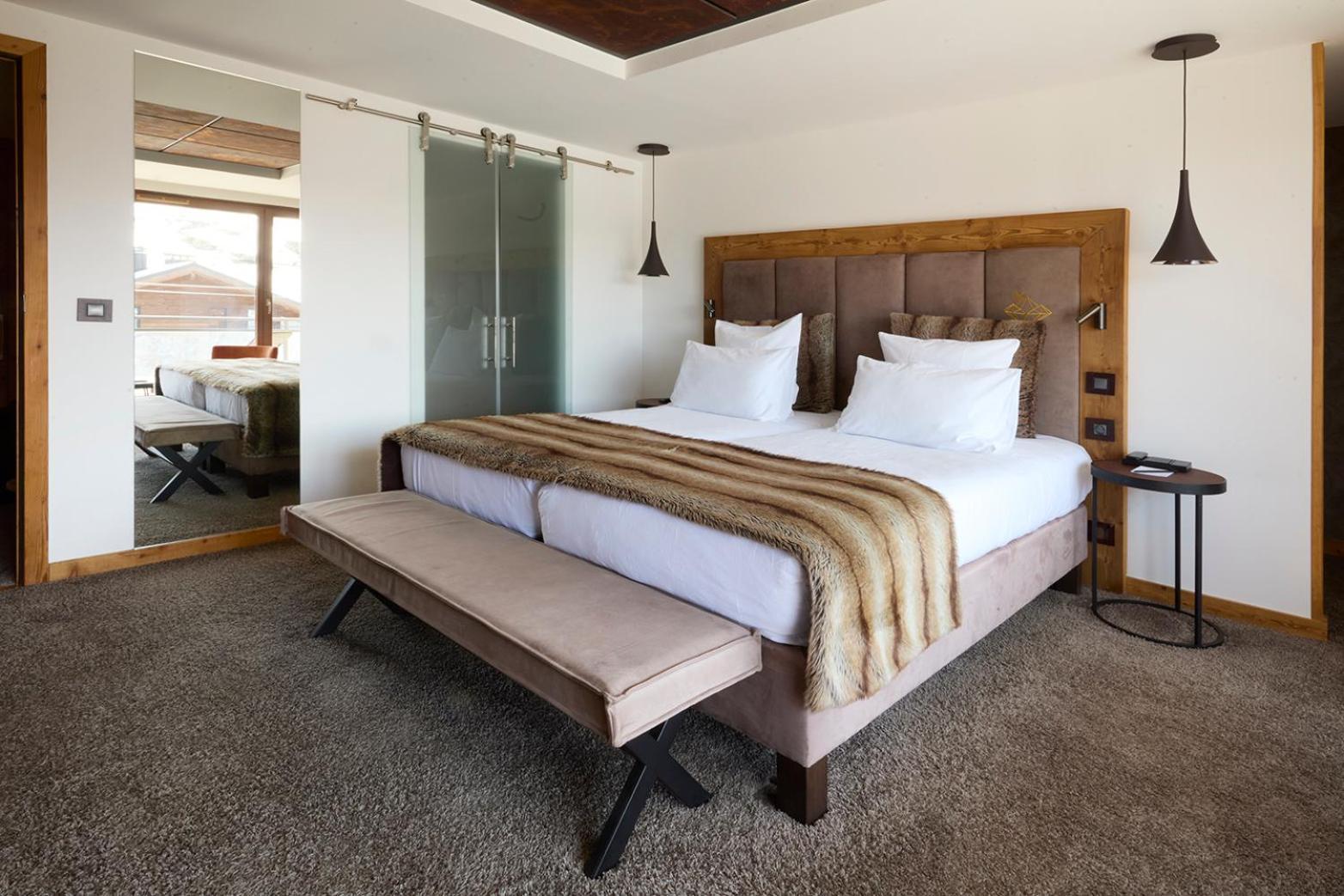 Double Room Club,1756661958:JPEG