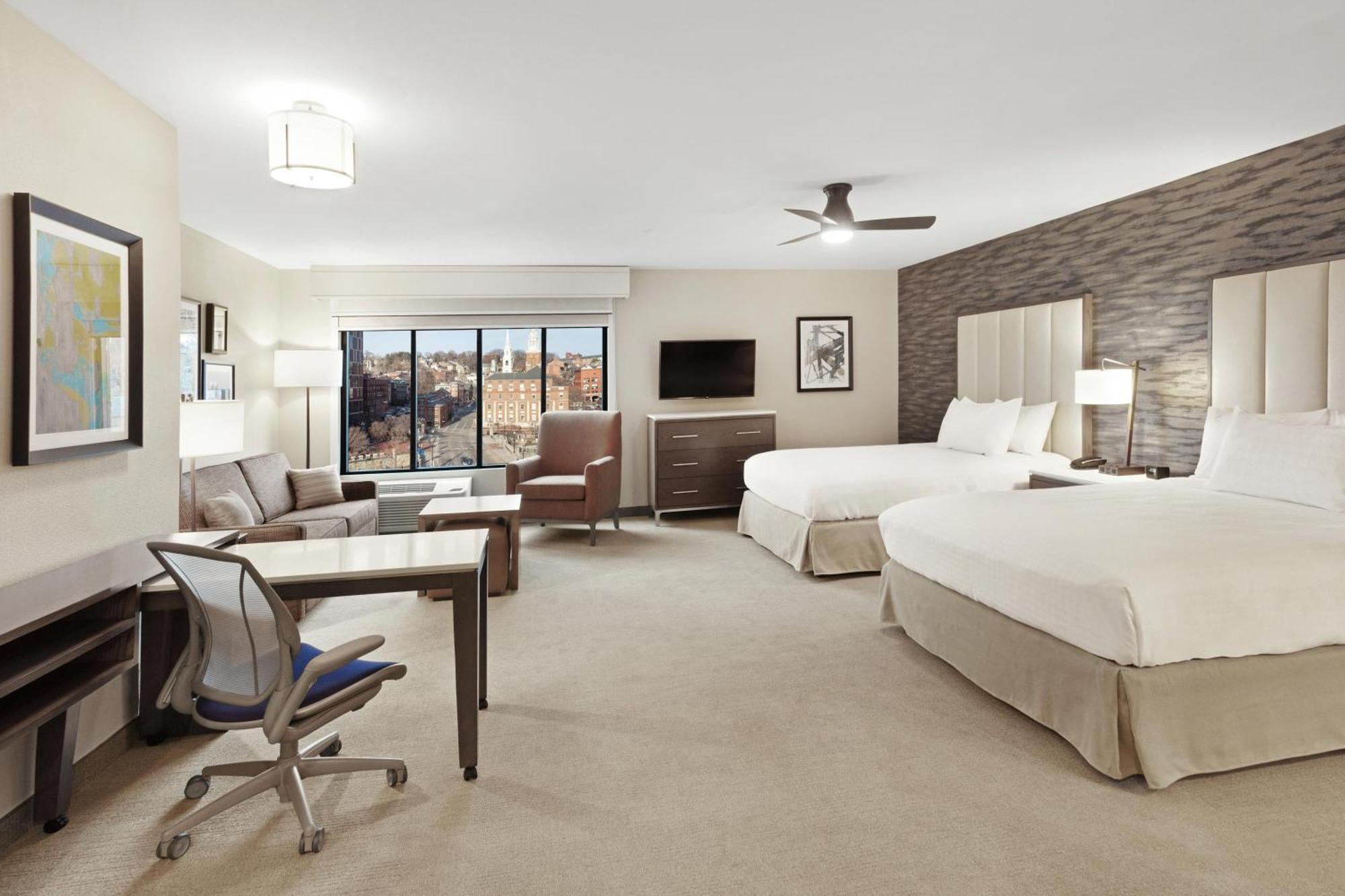 Queen Studio Suite Two Queen Beds River View
