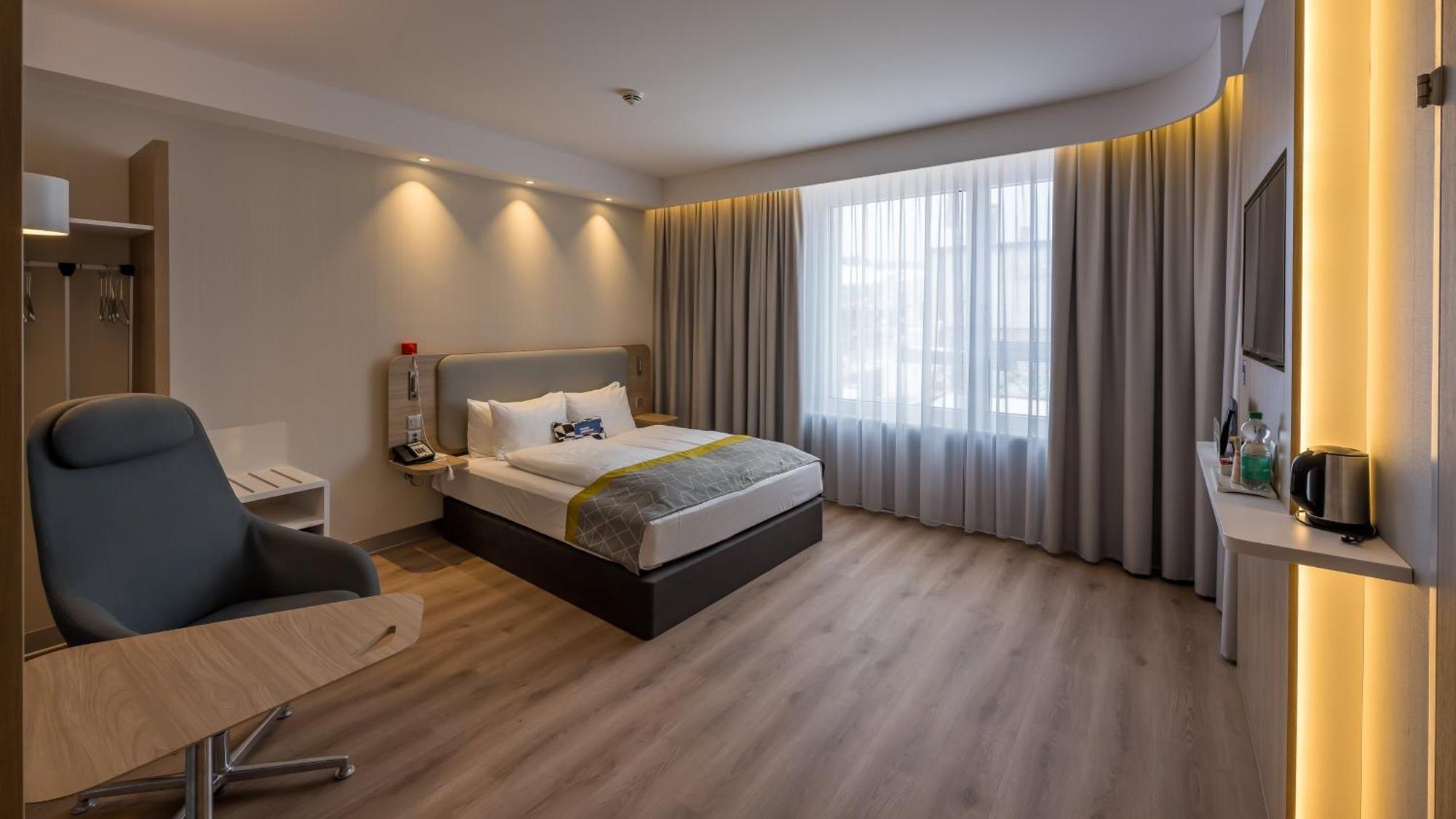 Standard Queen Room Accessible