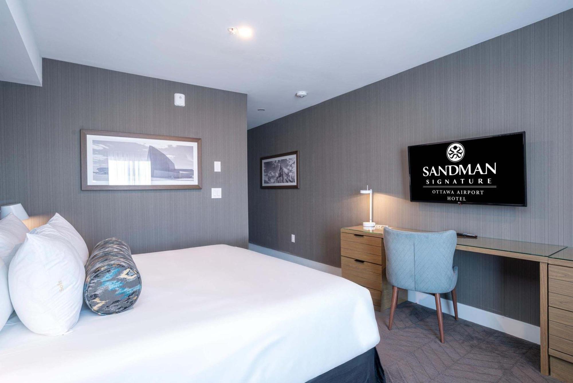 Standard Room 1 King Bed