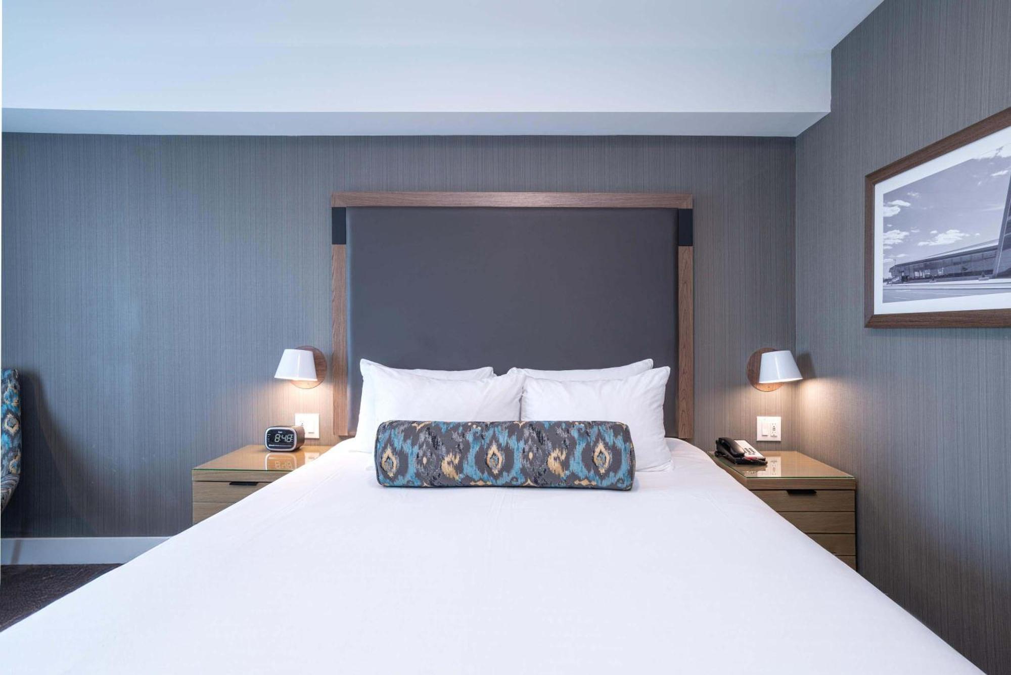 Standard Room 1 King Bed