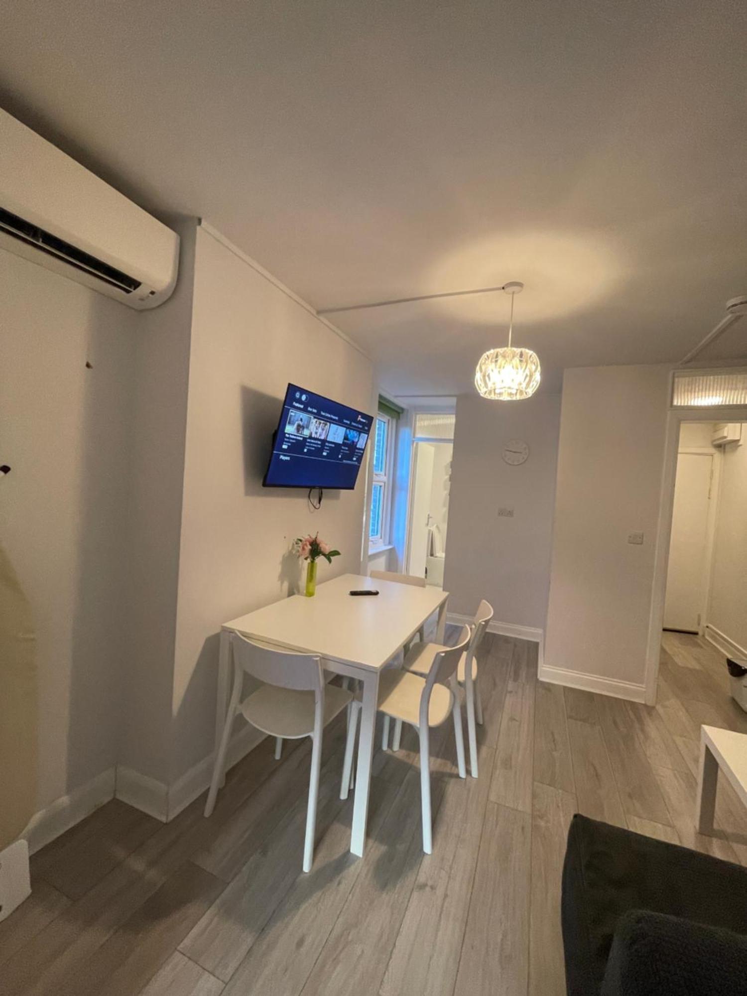 Grand floor family studio near train