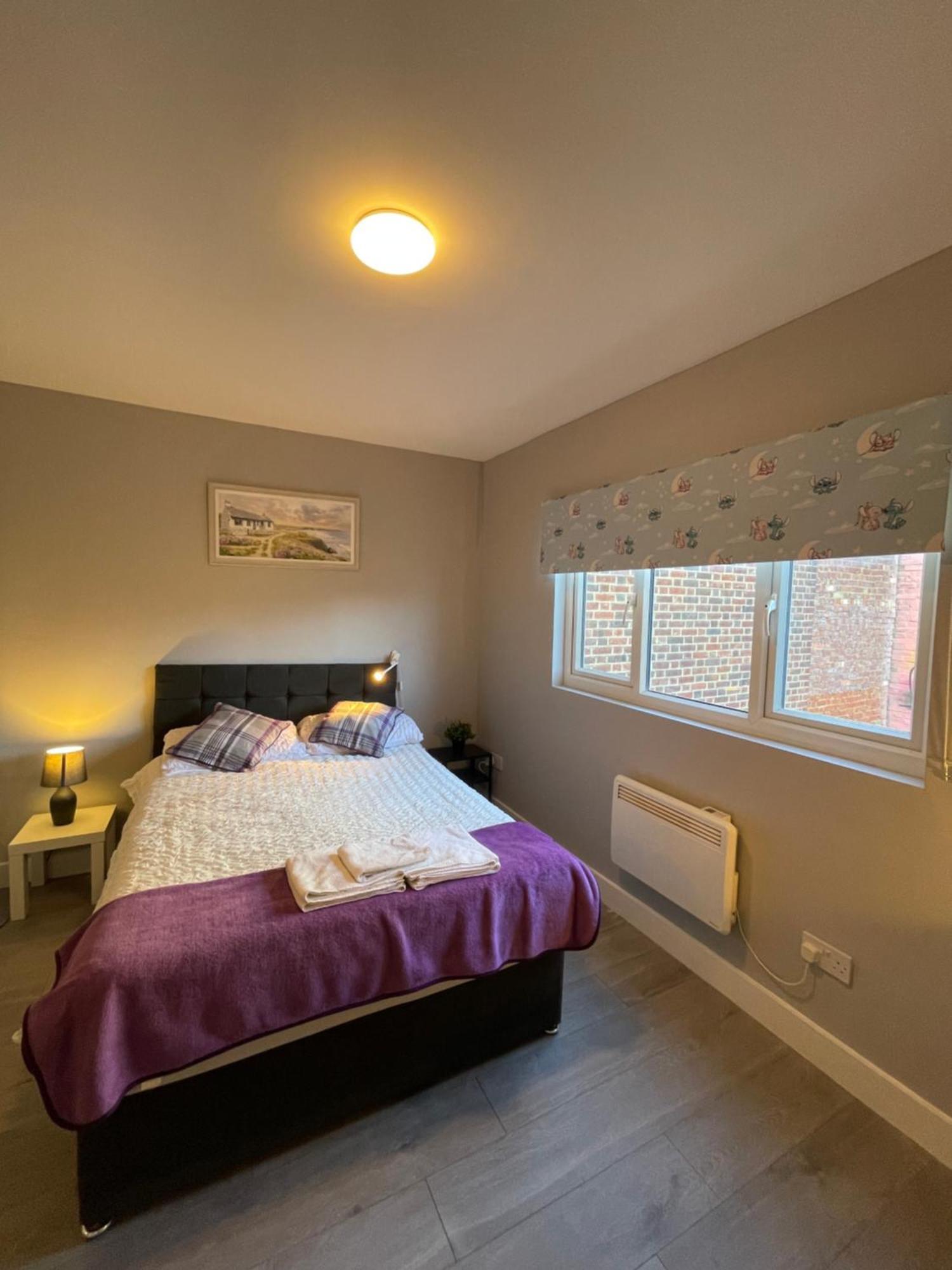 Grand floor family studio near train