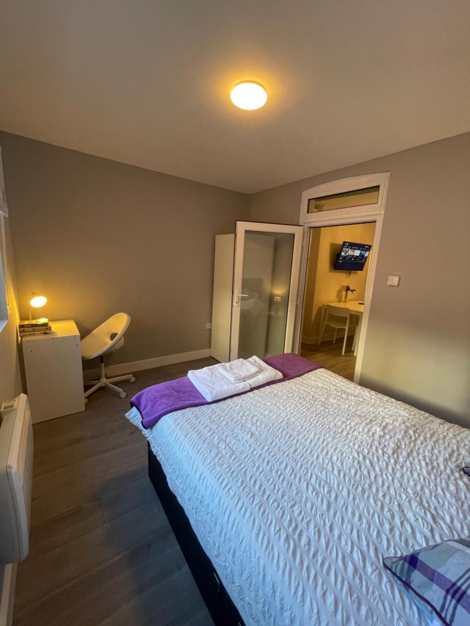 Grand floor family studio near train