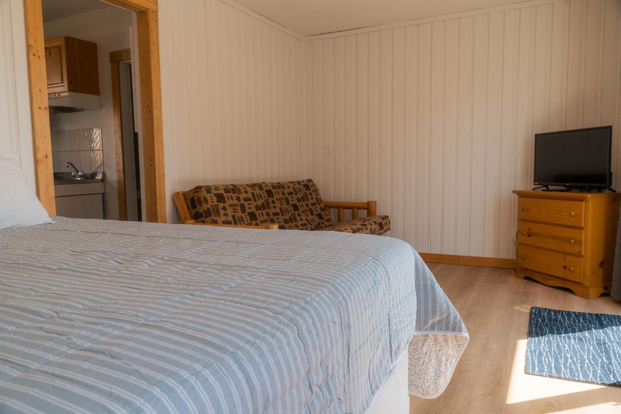Oceanview One Bedroom Suite Kitchenette